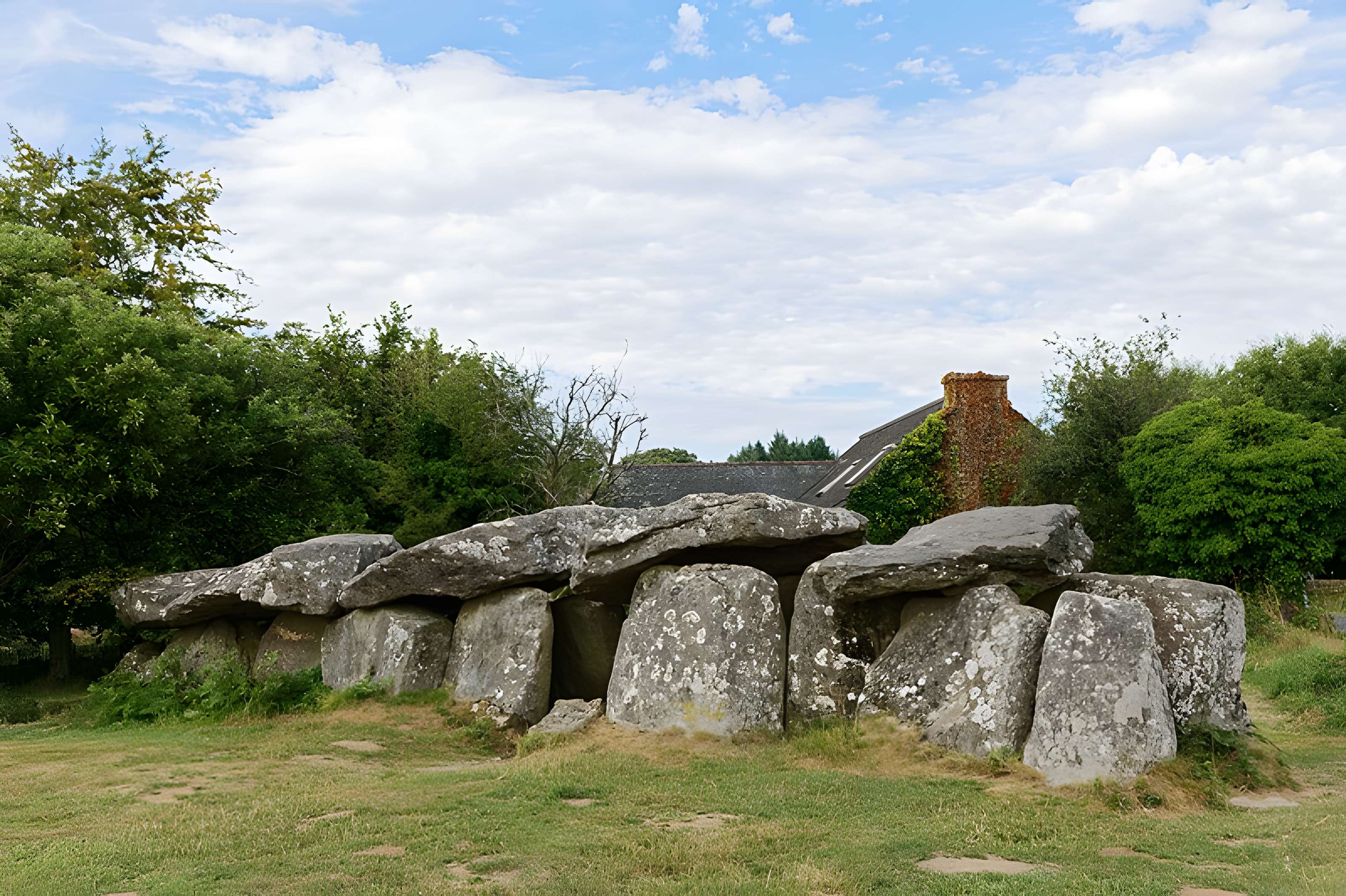 Allée couverte du Mougau-Bihan à Commana