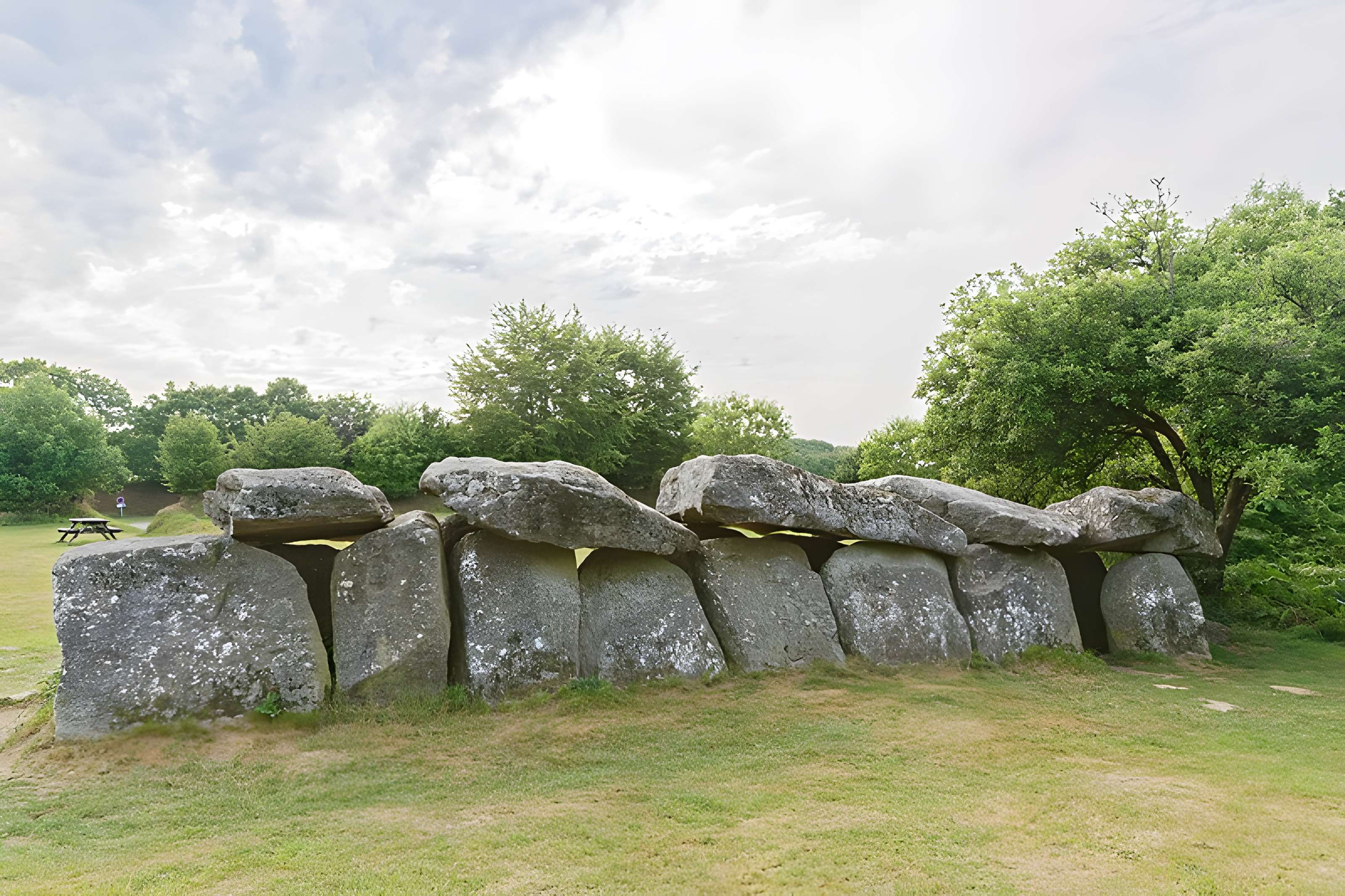 Allée couverte du Mougau-Bihan à Commana
