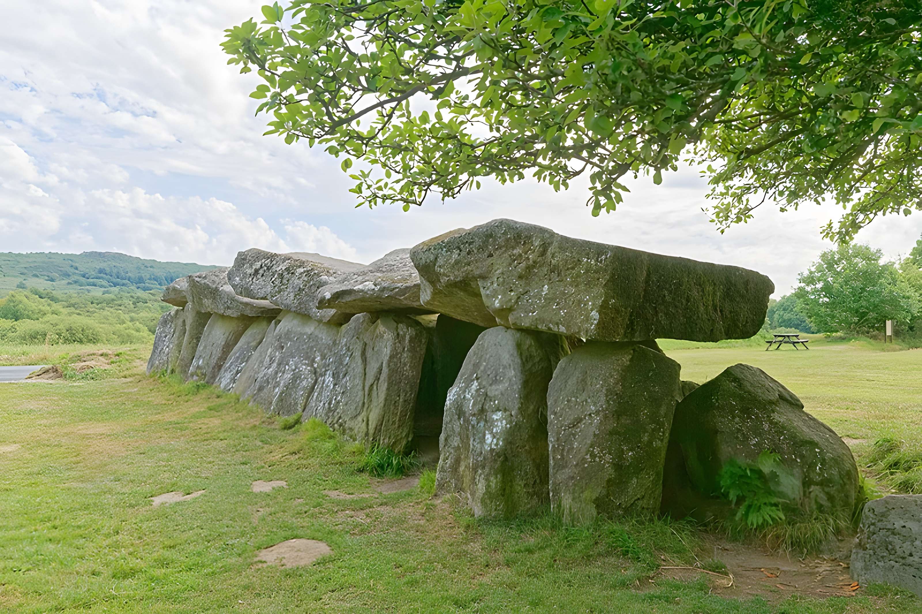 Allée couverte du Mougau-Bihan à Commana
