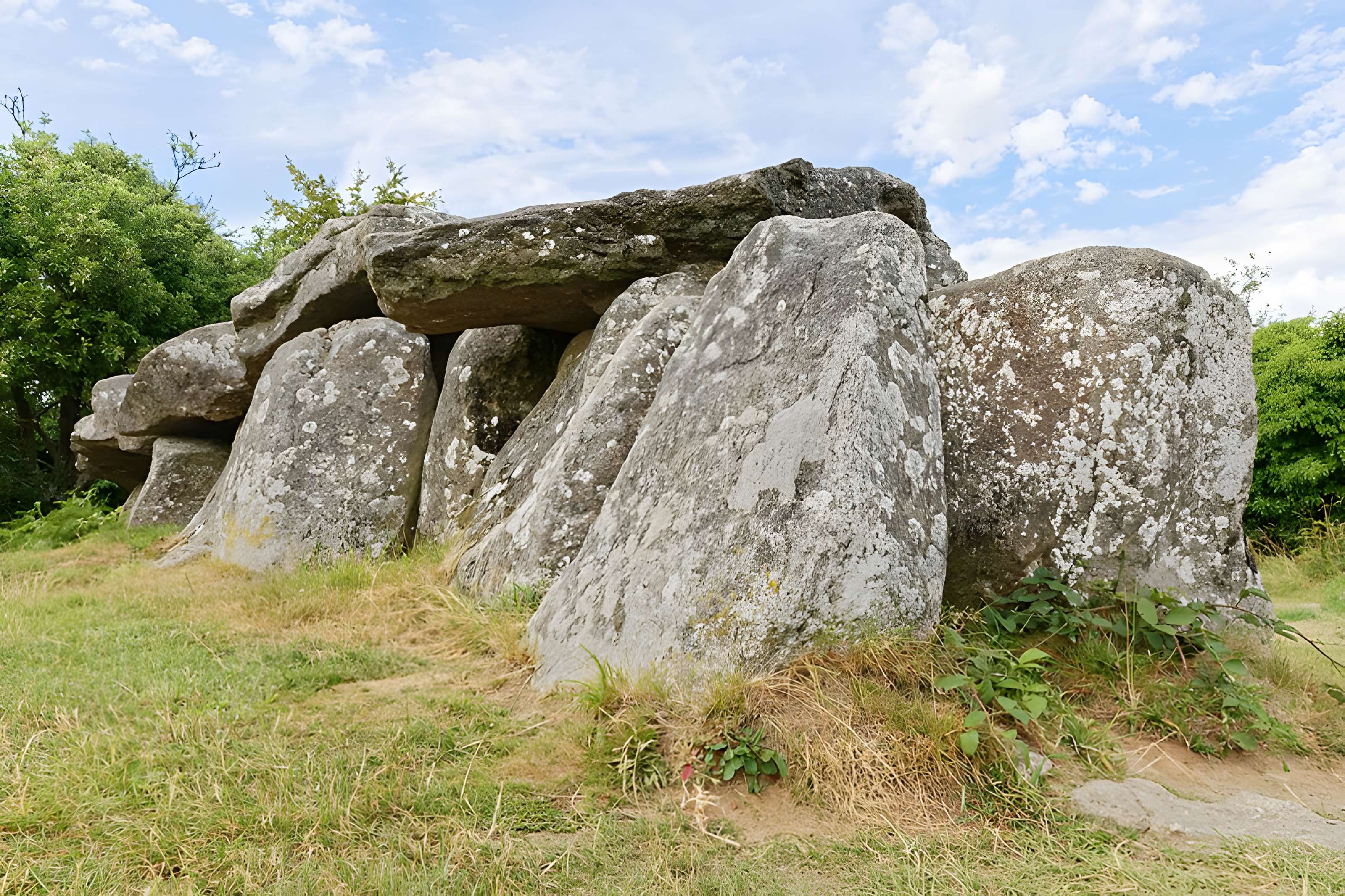 Allée couverte du Mougau-Bihan à Commana