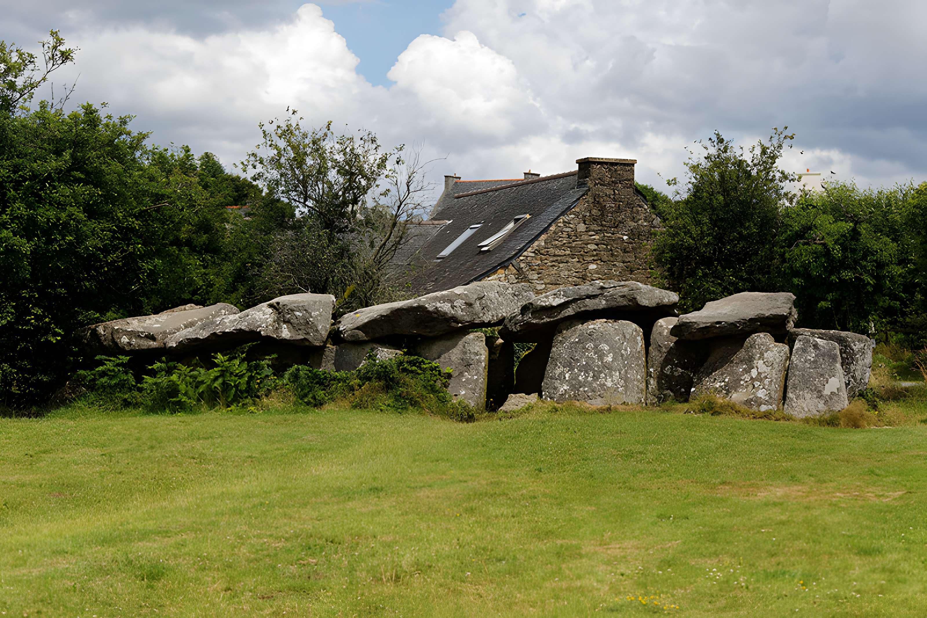 Allée couverte du Mougau-Bihan à Commana