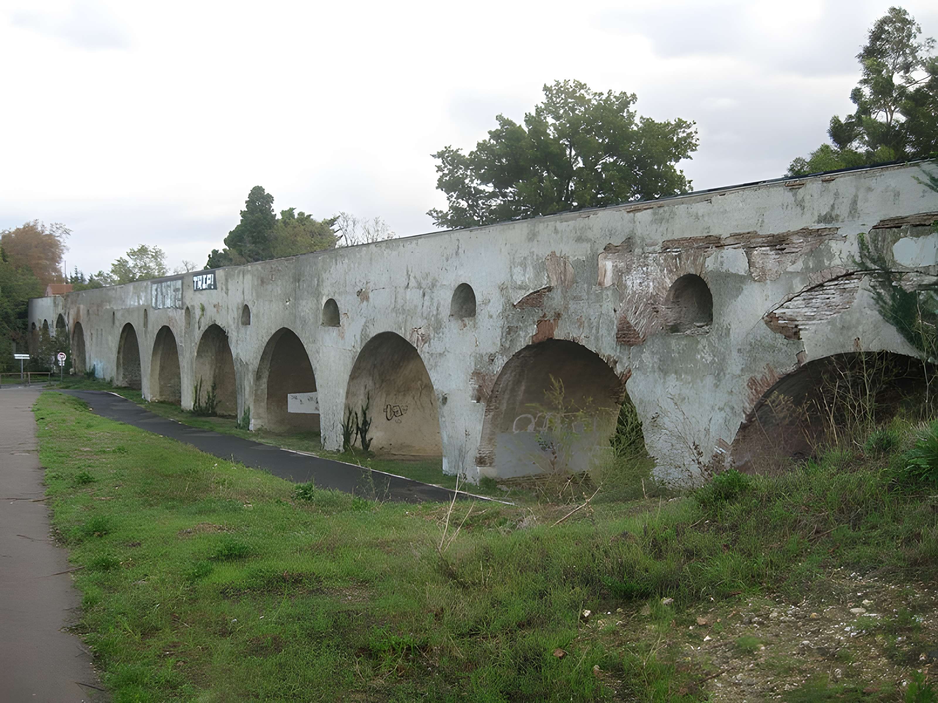 Aqueduc des Arcades du Pont-canal de Perpignan 