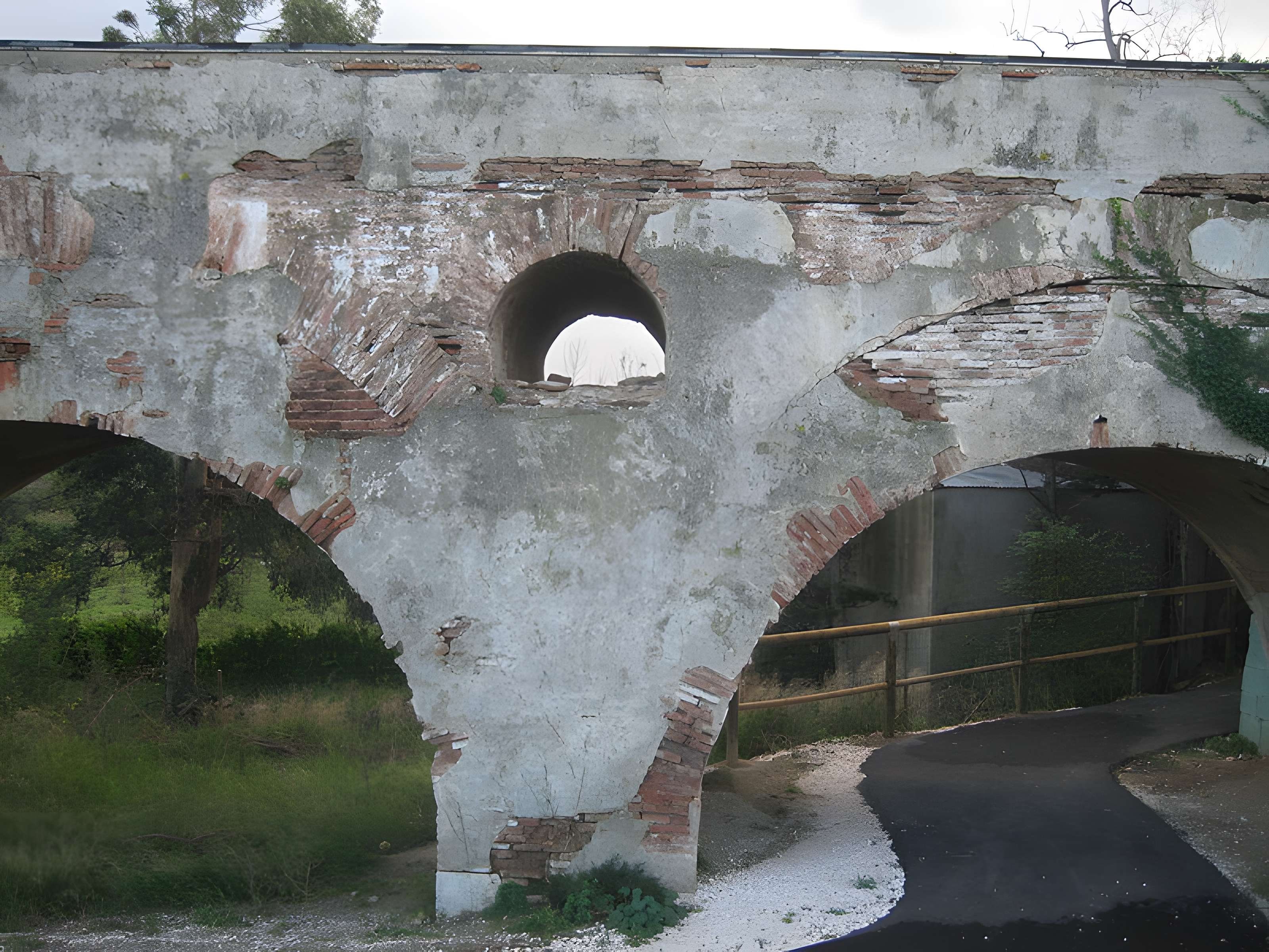 Aqueduc des Arcades du Pont-canal de Perpignan