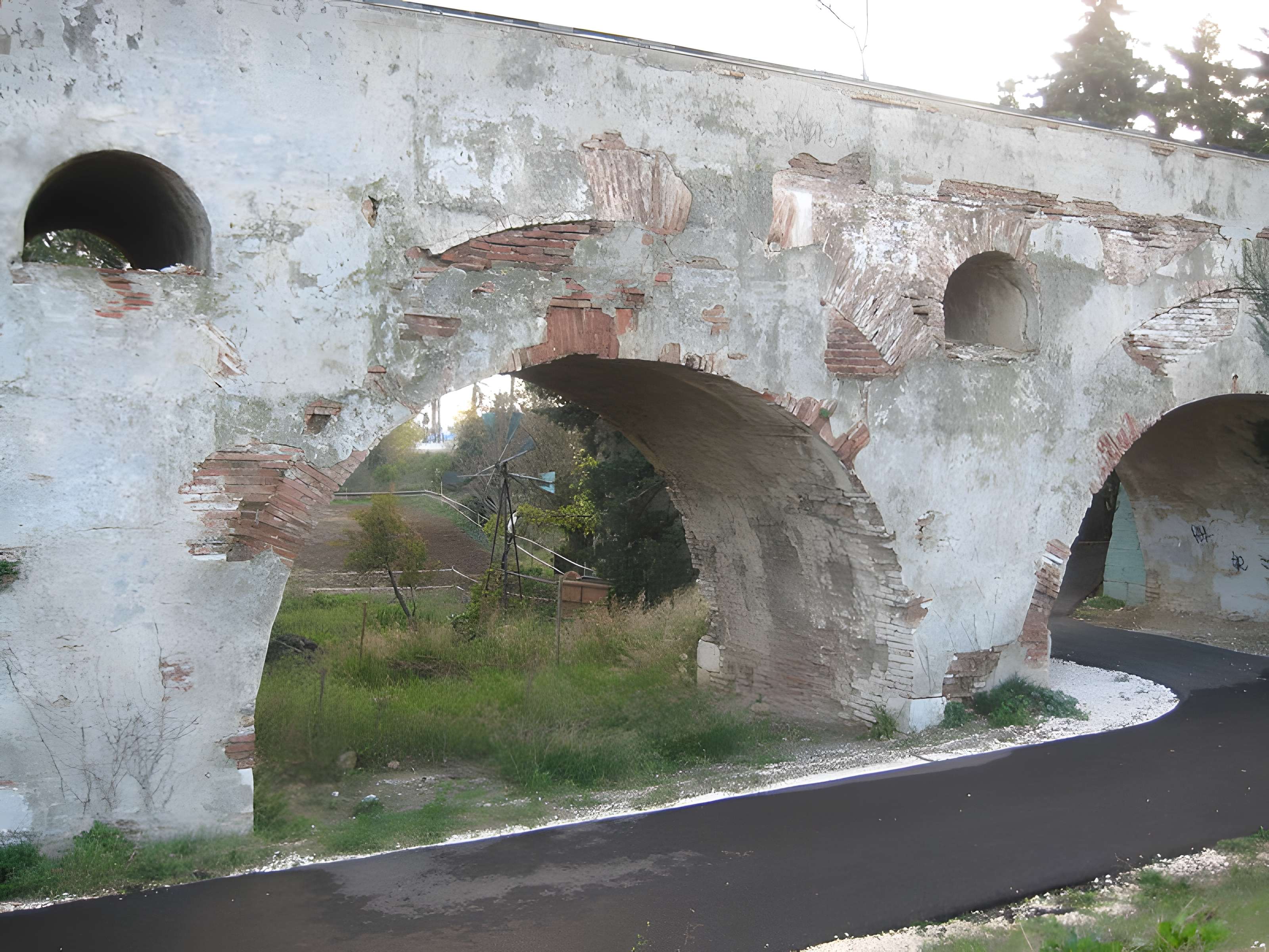 Aqueduc des Arcades du Pont-canal de Perpignan