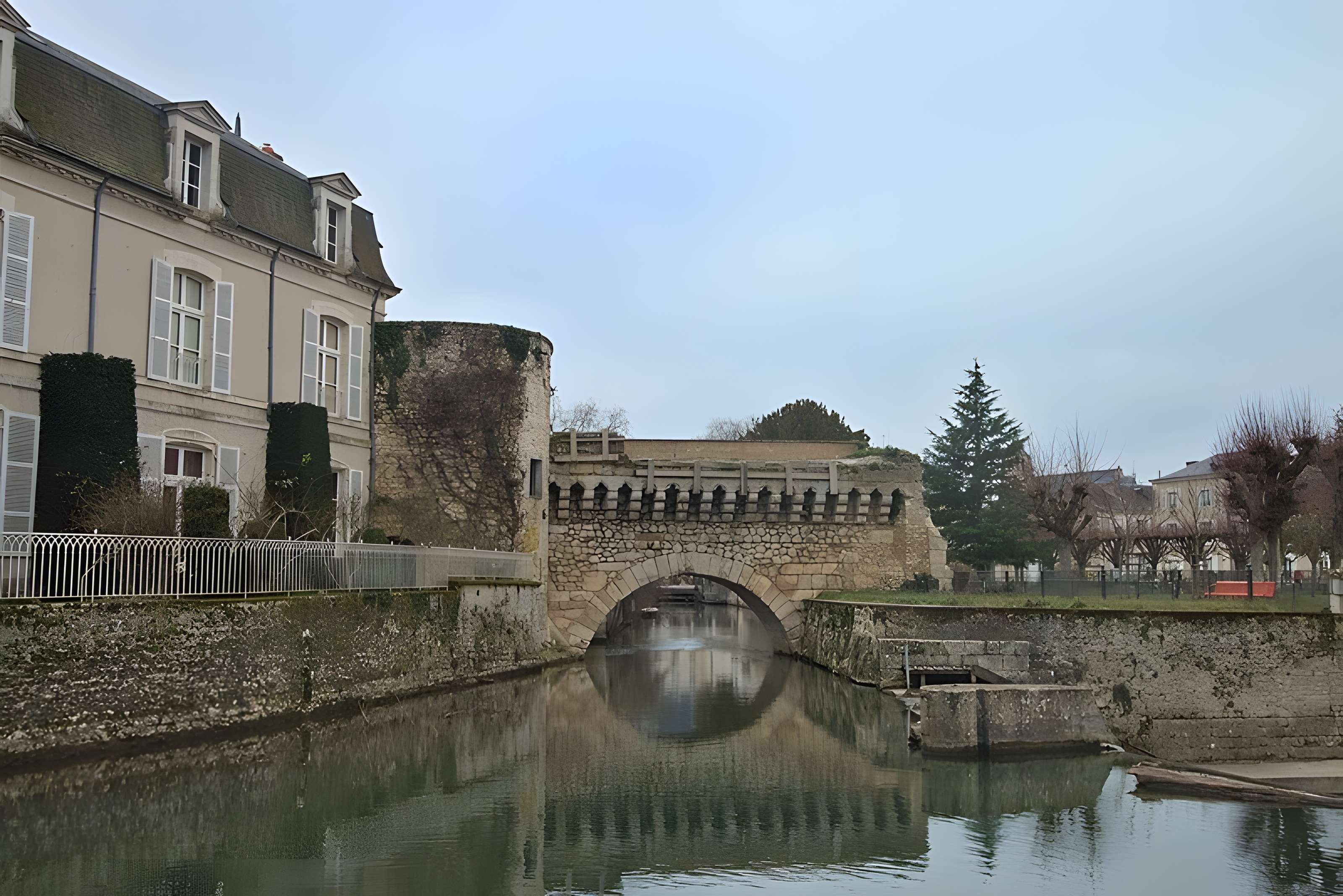 Arche des Grands Prés à Vendôme