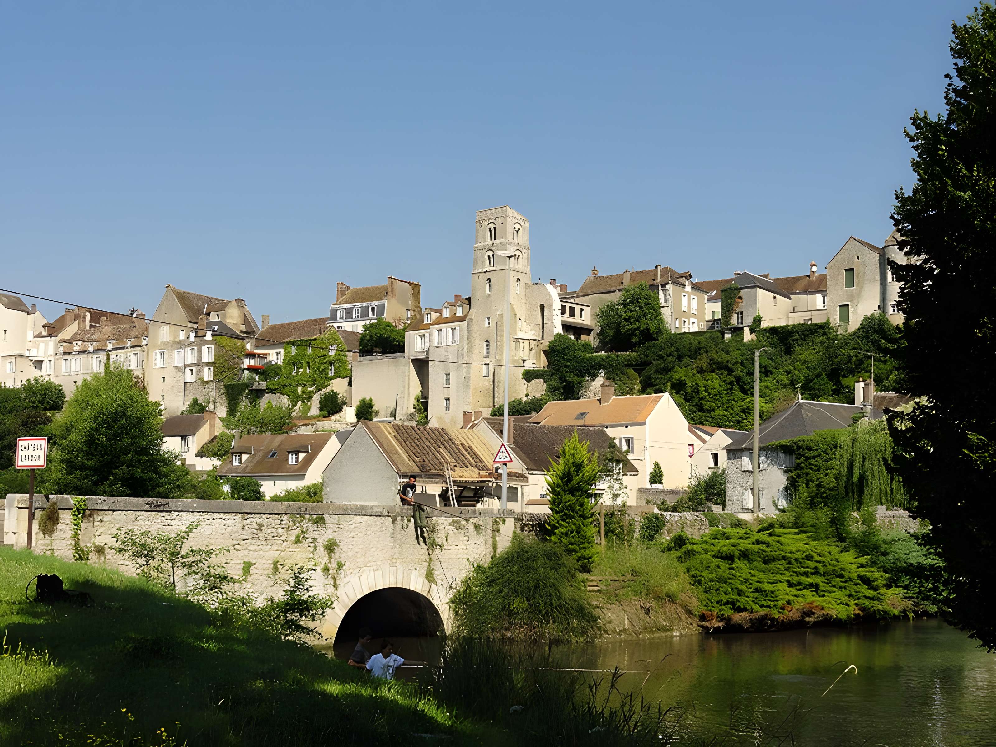 Basilique Saint-Thugal de Château-Landon