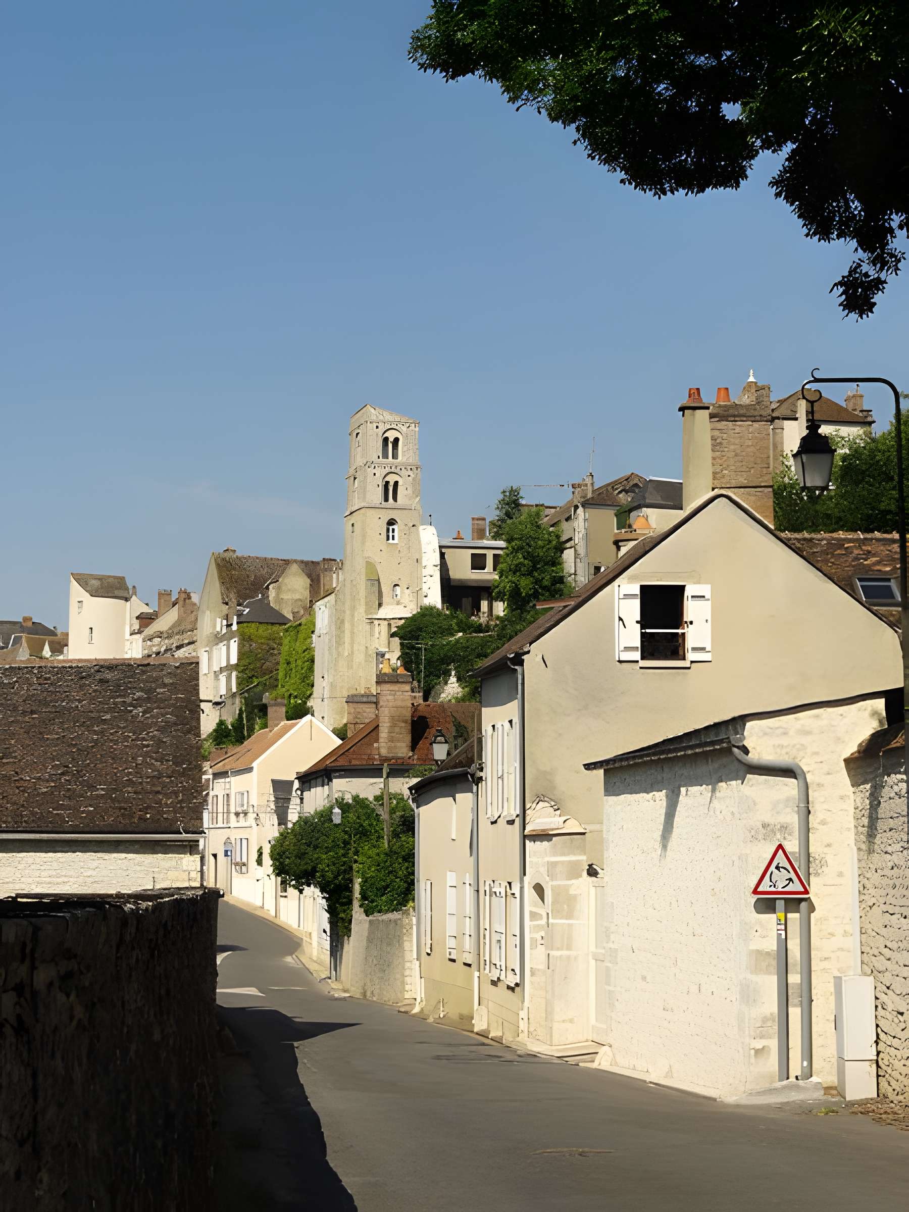 Basilique Saint-Thugal de Château-Landon