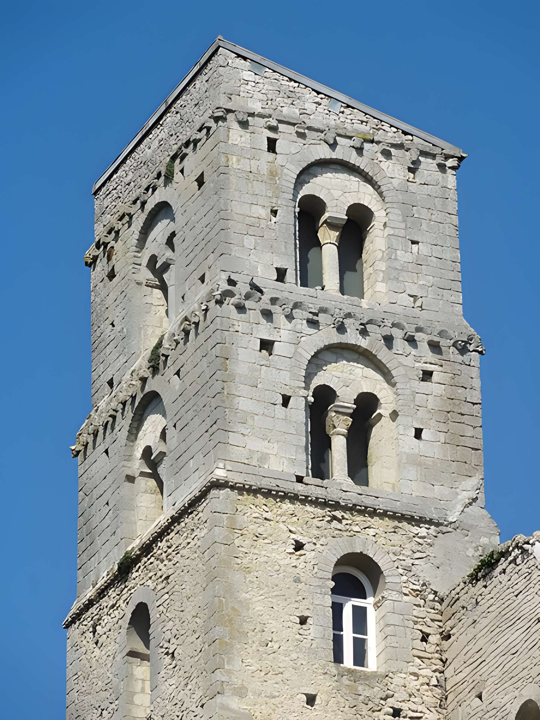 Basilique Saint-Thugal de Château-Landon