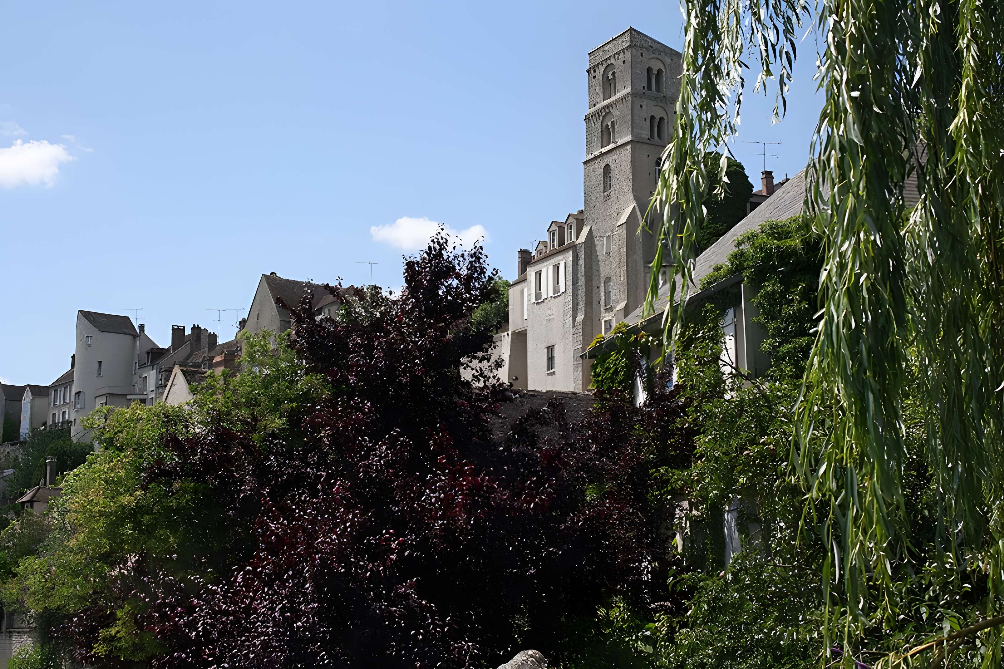 Basilique Saint-Thugal de Château-Landon