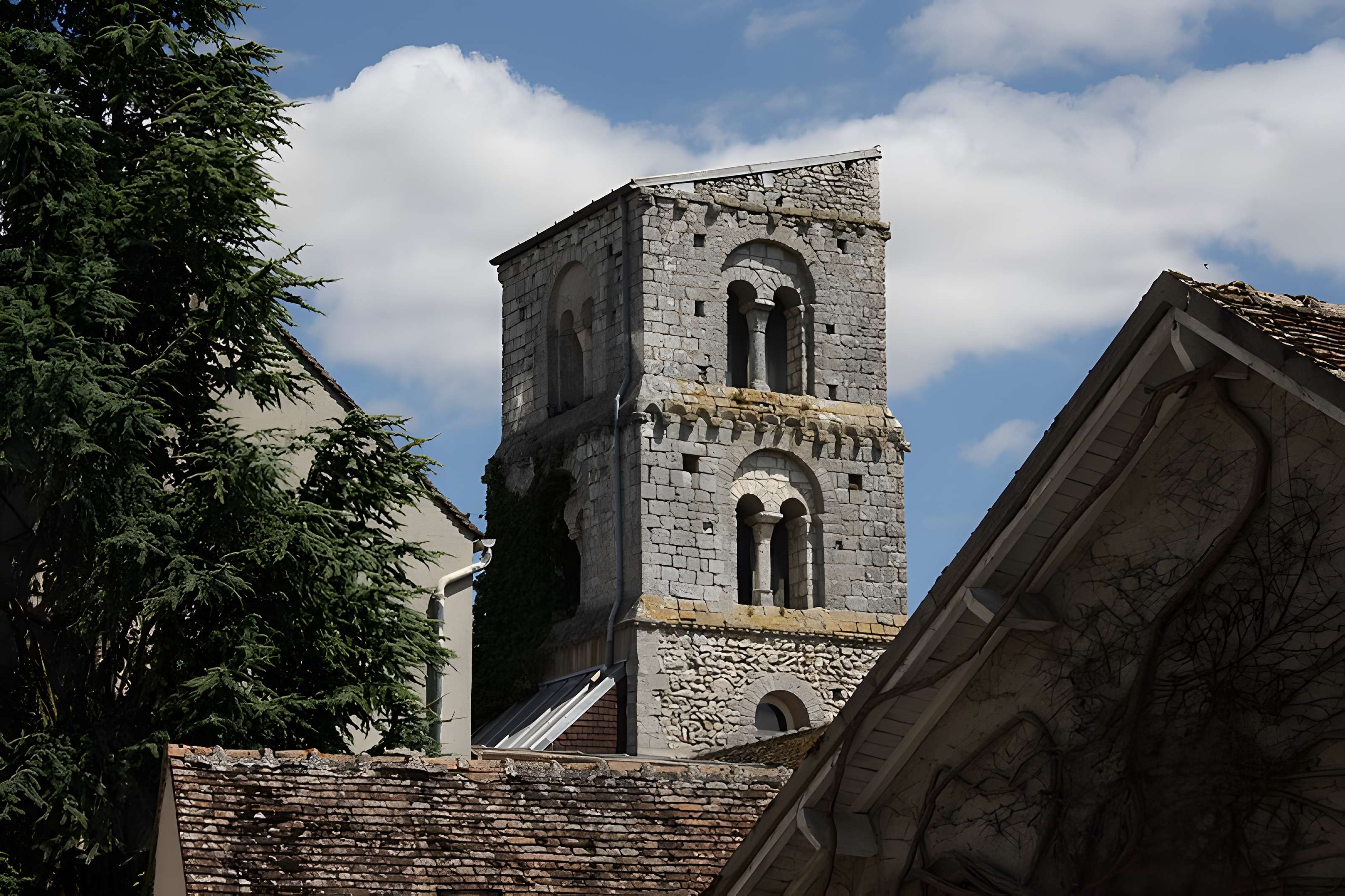 Basilique Saint-Thugal de Château-Landon
