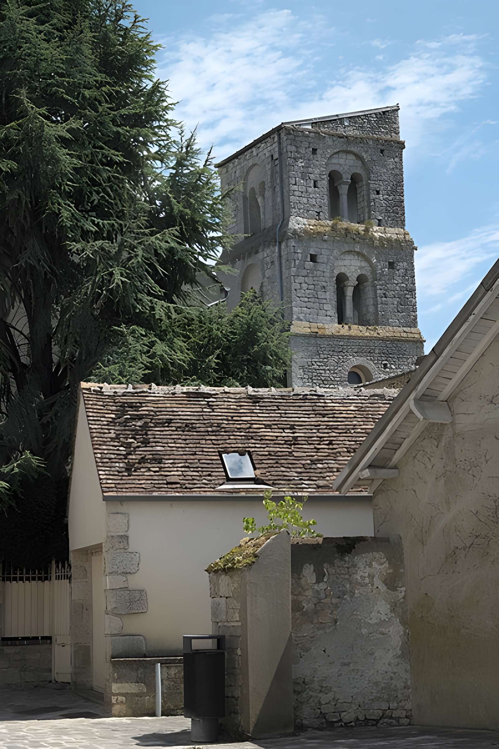 Basilique Saint-Thugal de Château-Landon