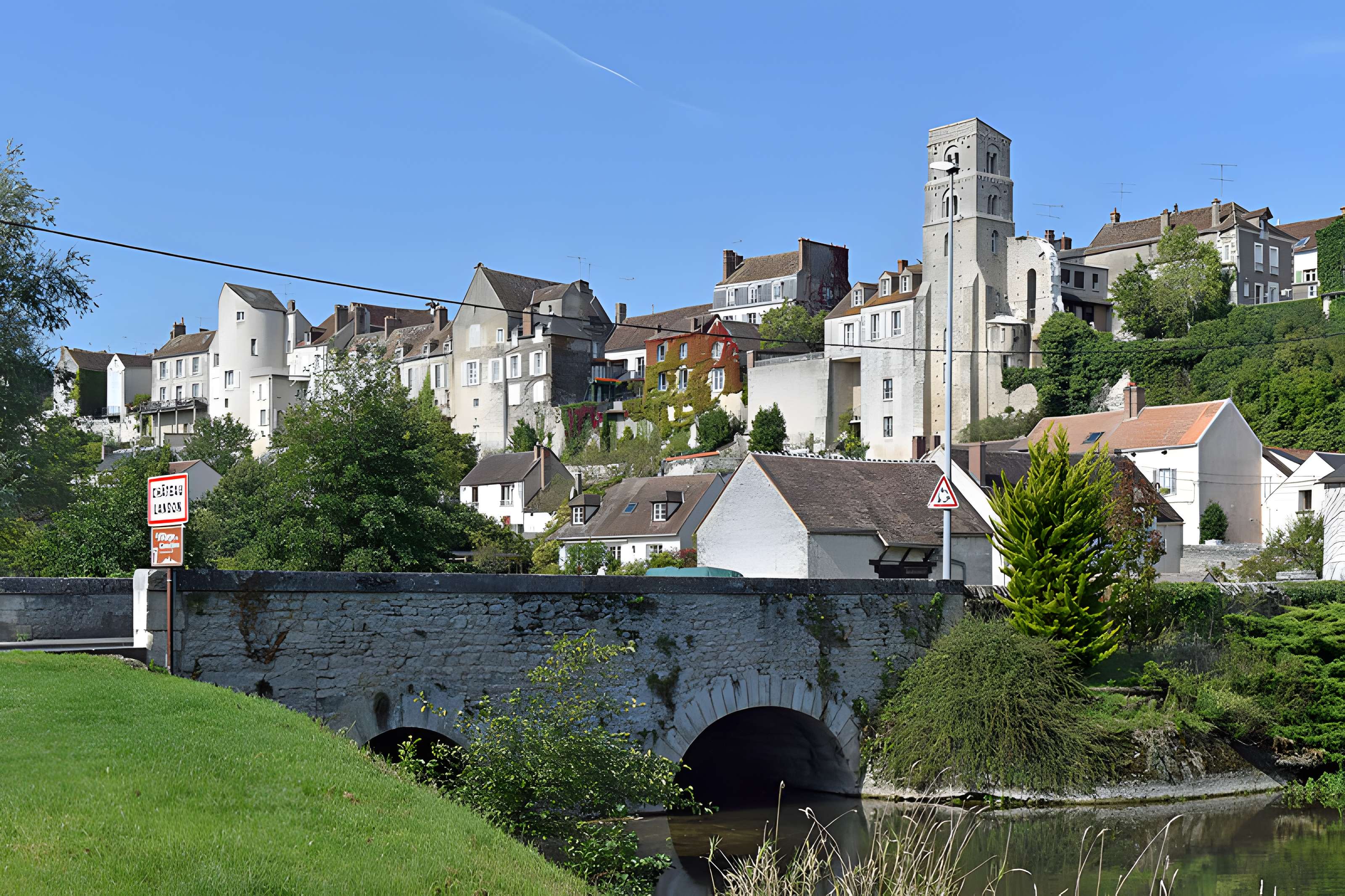 Basilique Saint-Thugal de Château-Landon