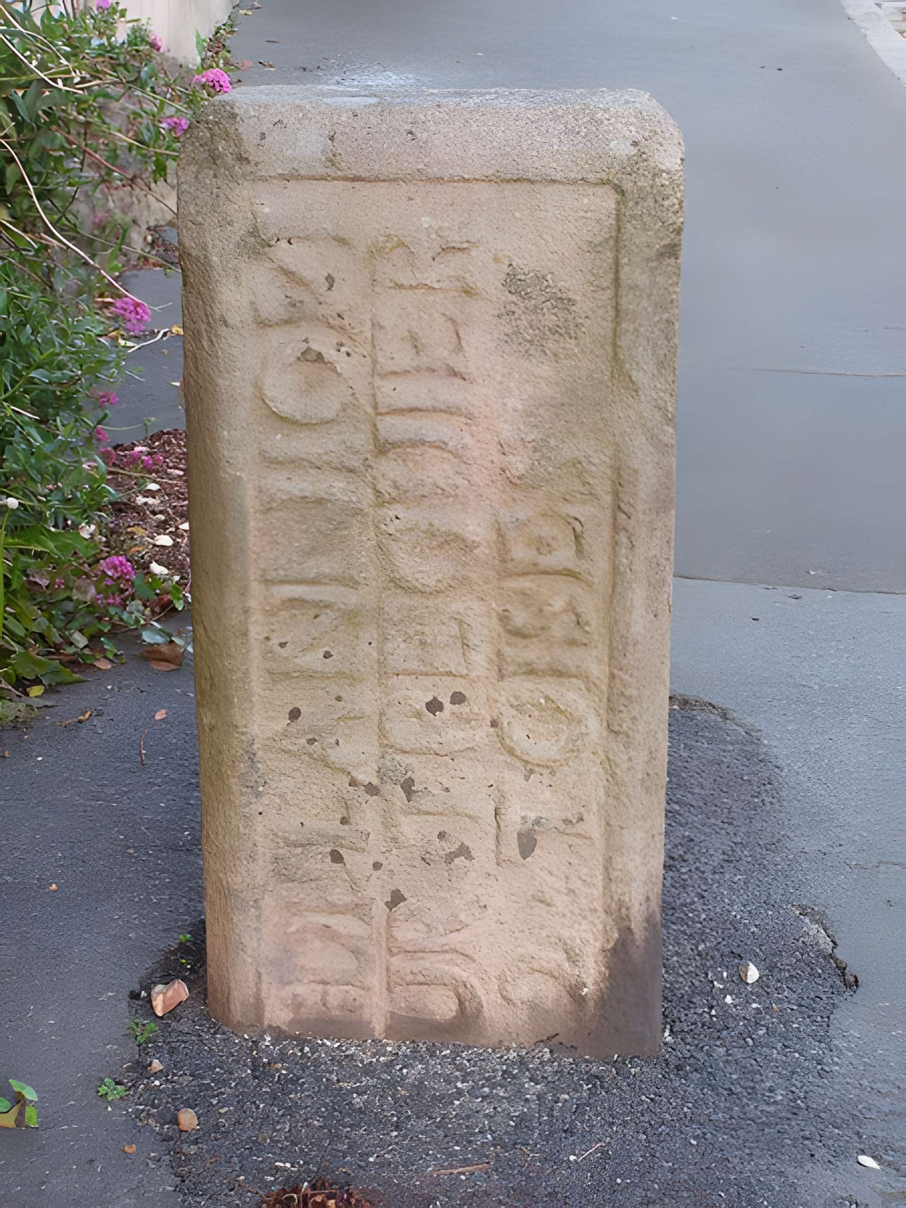Bornes de corvée Rue de Tréguier de Lannion 