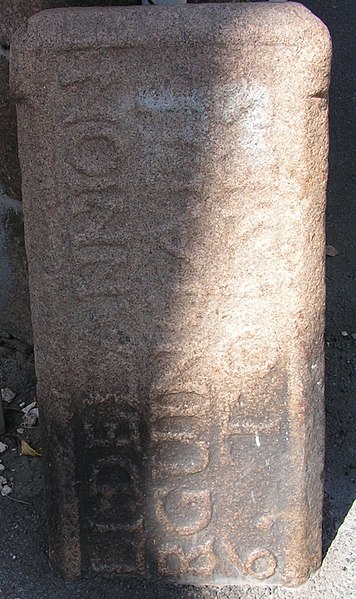 Bornes de corvée Rue du Faubourg-de-Buzulzo de Lannion