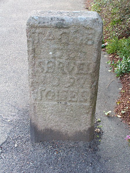 Bornes de corvée Rue du Faubourg-de-Buzulzo de Lannion
