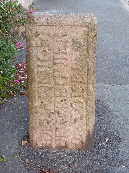 Bornes de corvée Rue du Faubourg-de-Buzulzo de Lannion