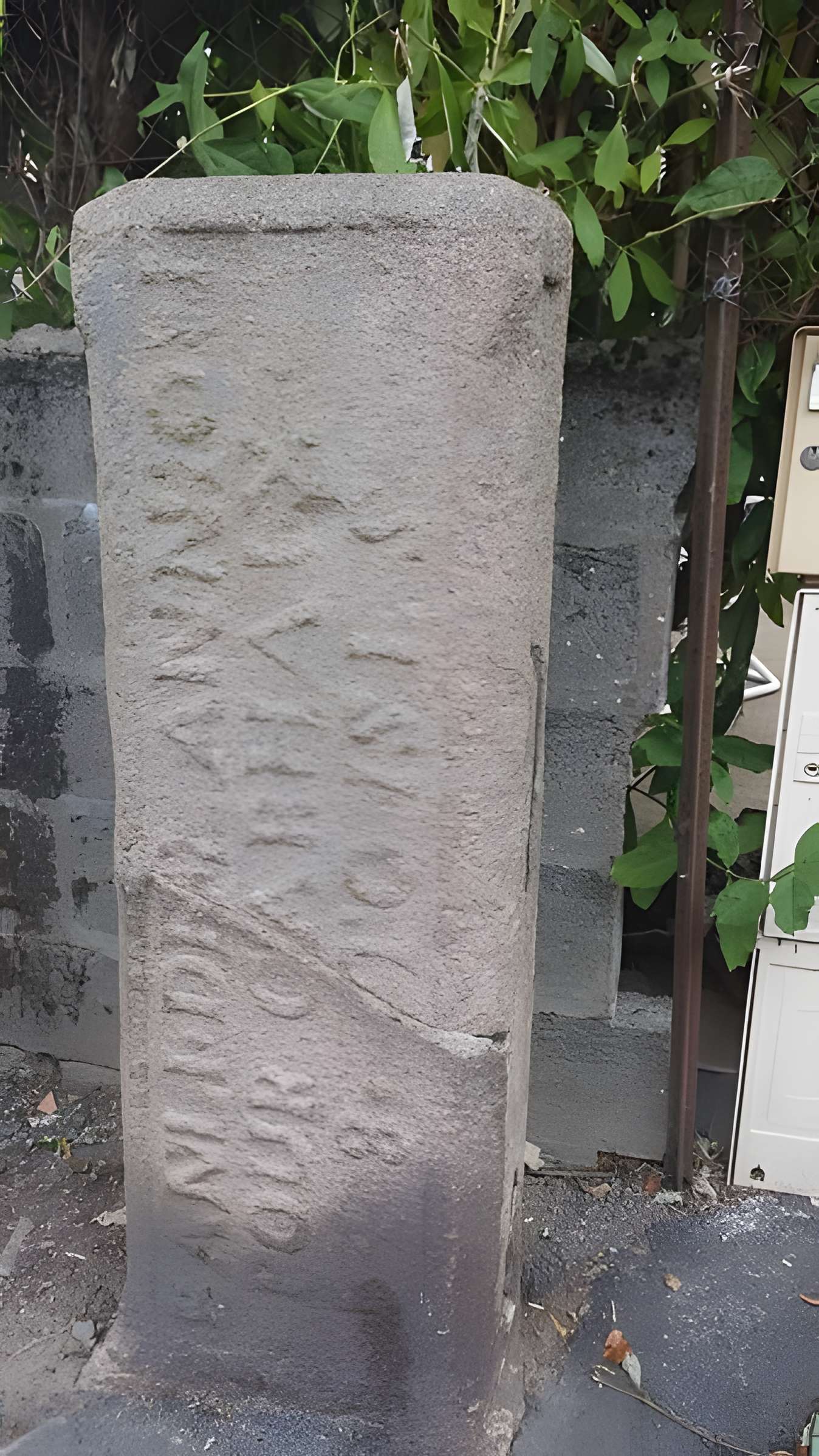 Bornes de corvée Rue du Faubourg-de-Buzulzo de Lannion 