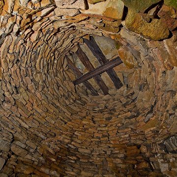 Cabanes en pierre sèche de Theizé