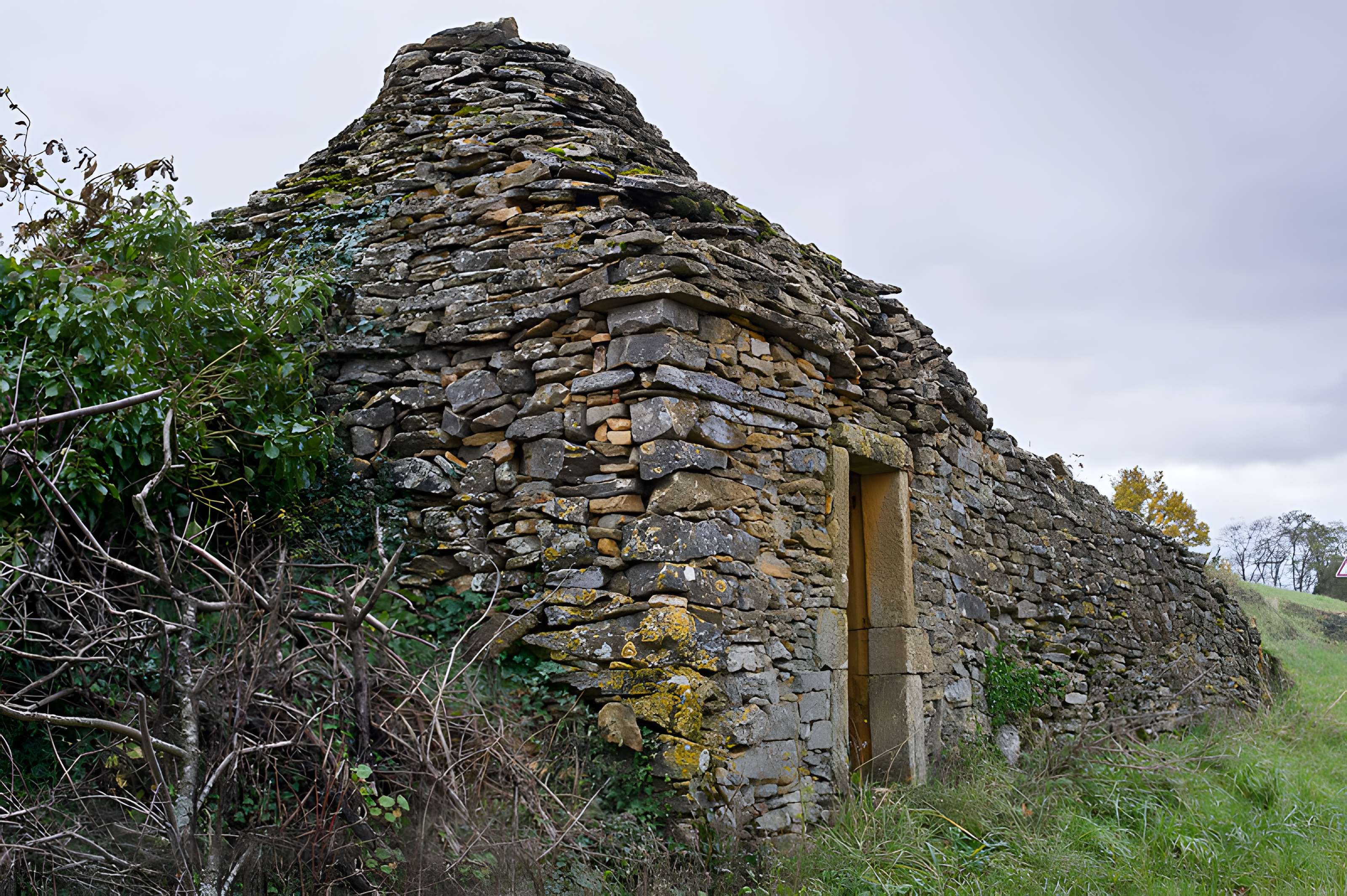 Cabanes en pierre sèche de Theizé