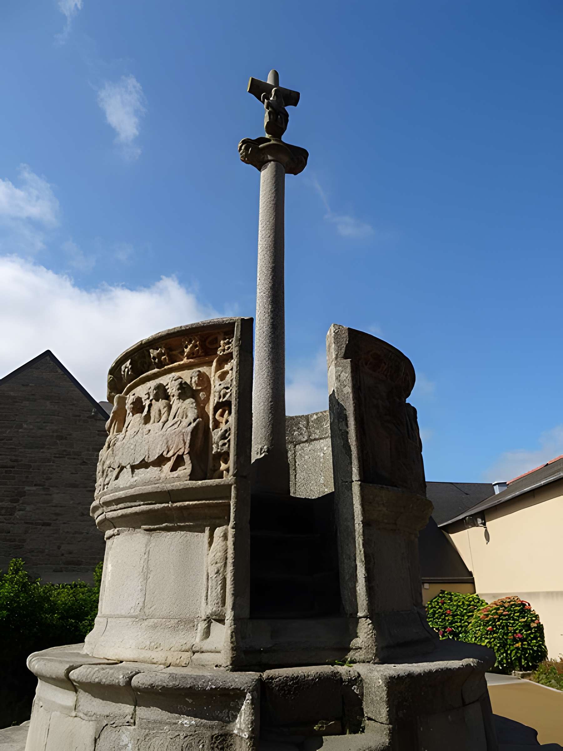 Calvaire du xve siècle de Pleubian