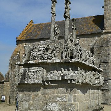 Calvaire et chapelle de Tronoën