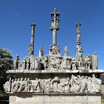 Calvaire et chapelle de Tronoën