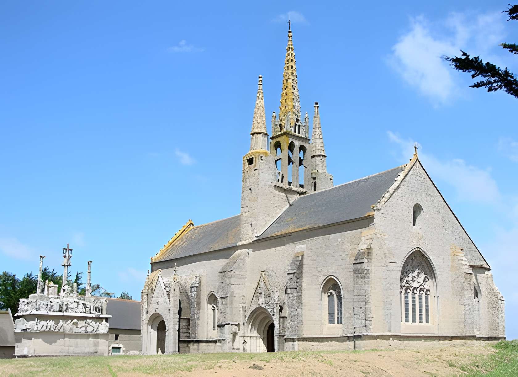 Calvaire et chapelle de Tronoën 