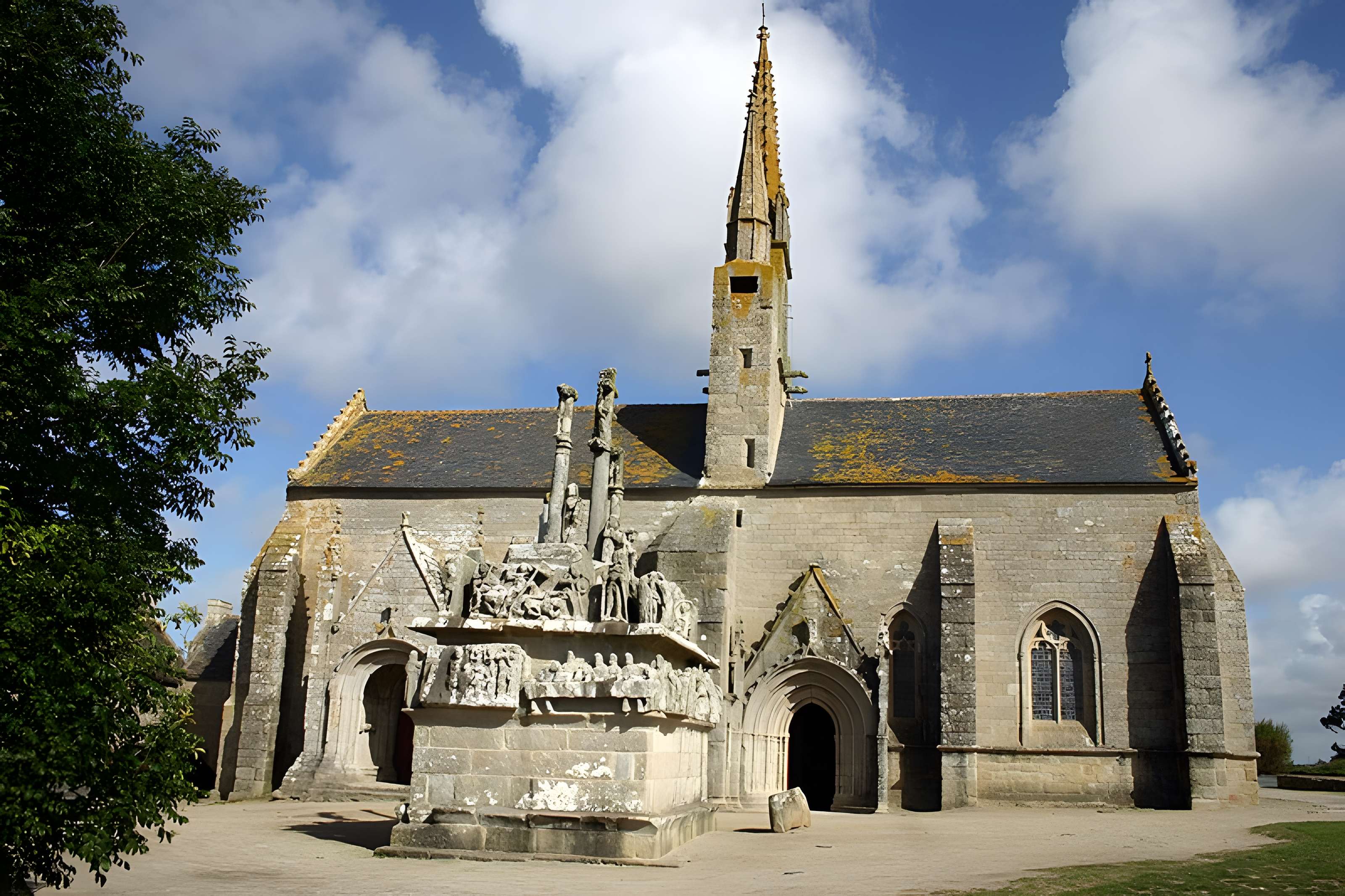 Calvaire et chapelle de Tronoën