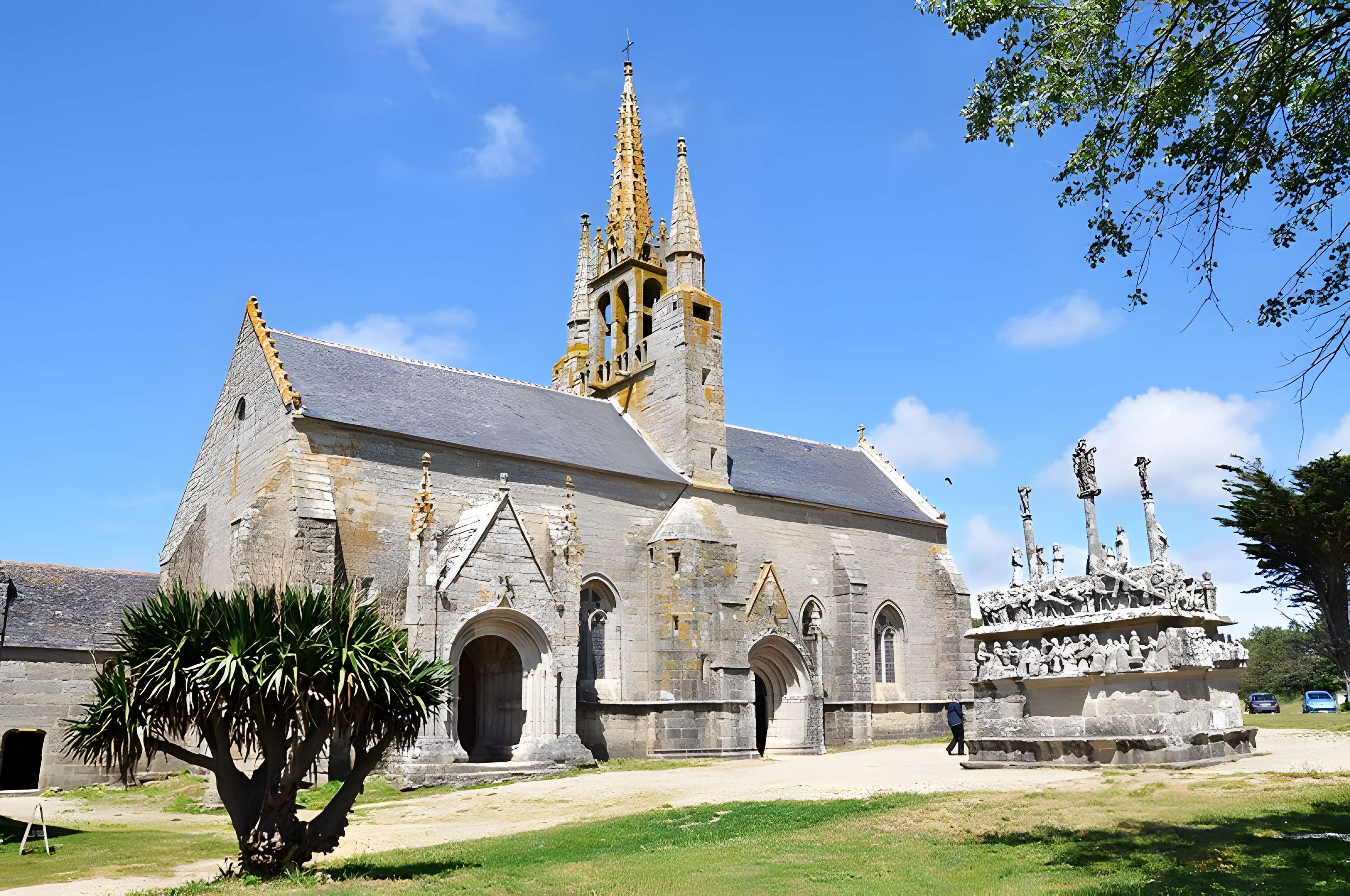 Calvaire et chapelle de Tronoën