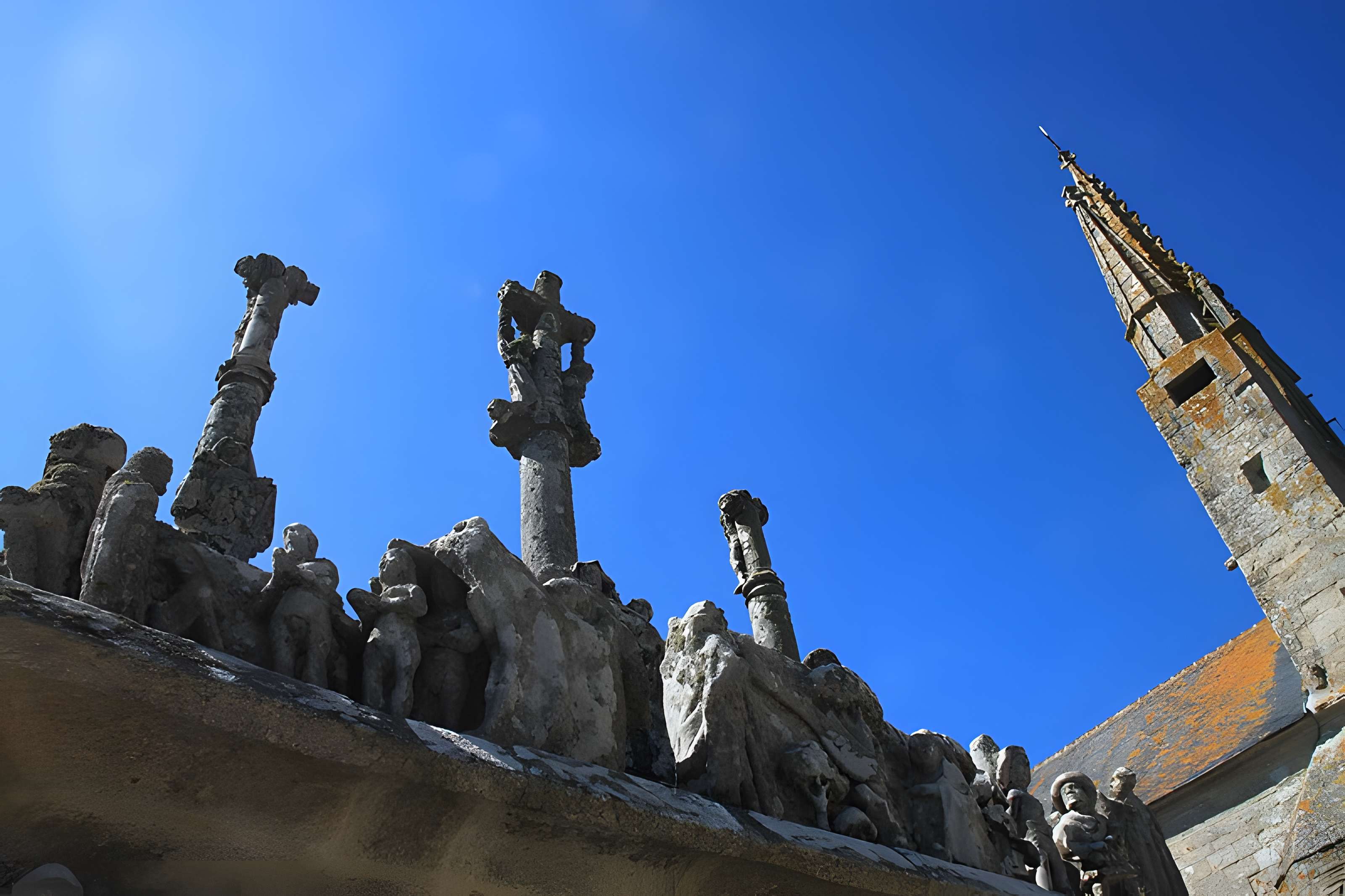 Calvaire et chapelle de Tronoën