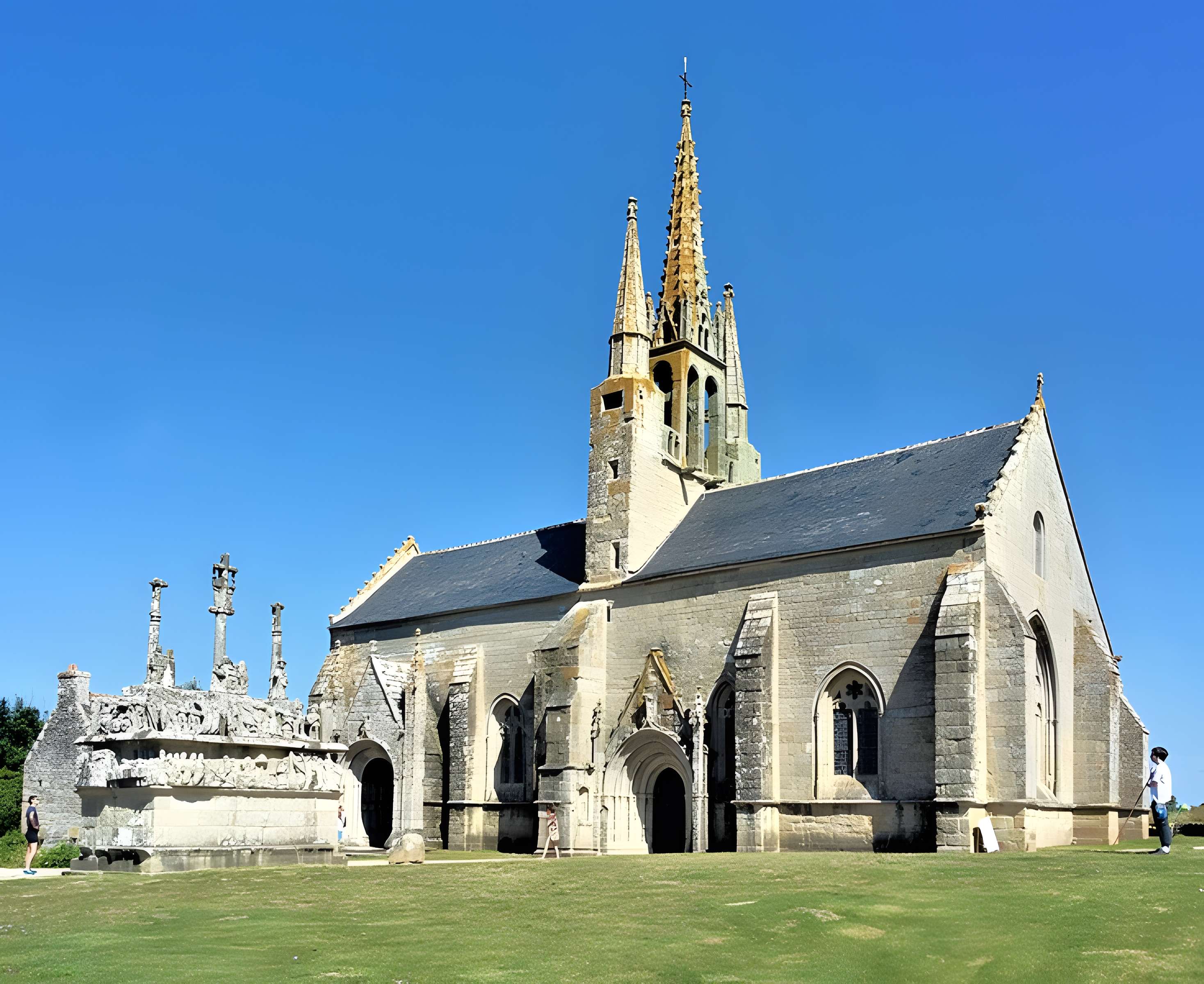 Calvaire et chapelle de Tronoën
