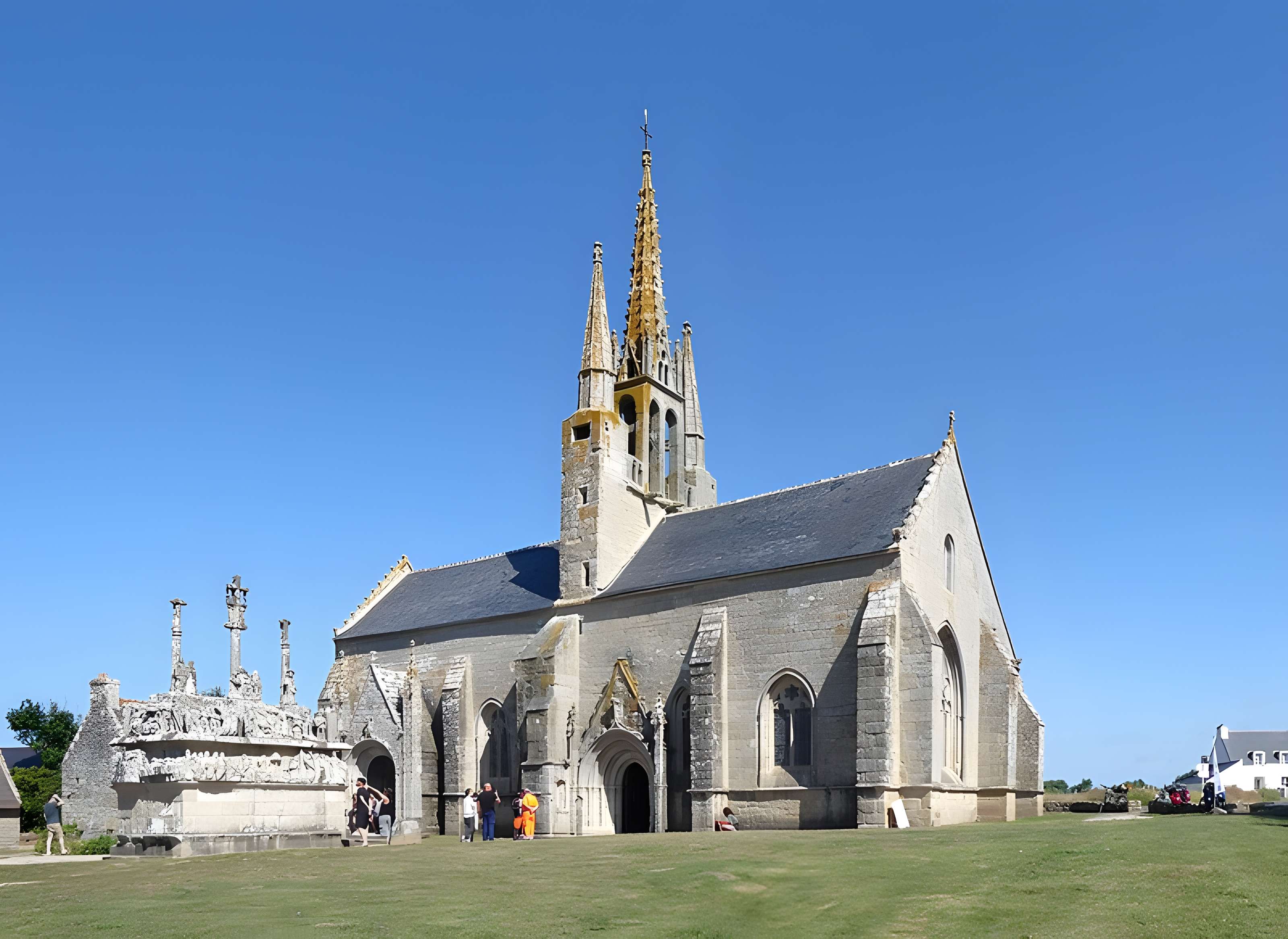 Calvaire et chapelle de Tronoën