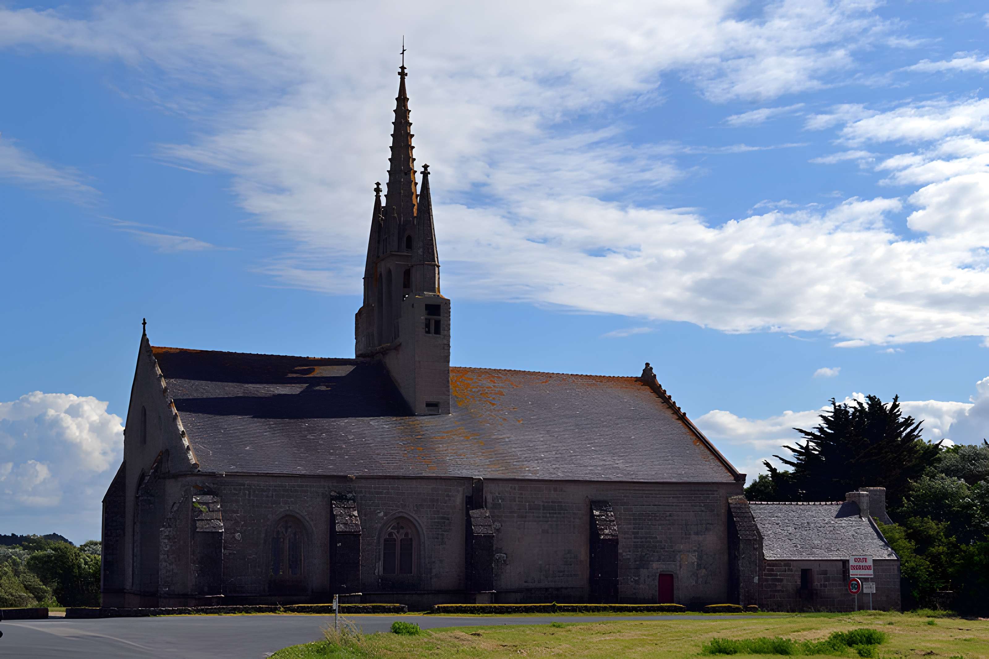 Calvaire et chapelle de Tronoën