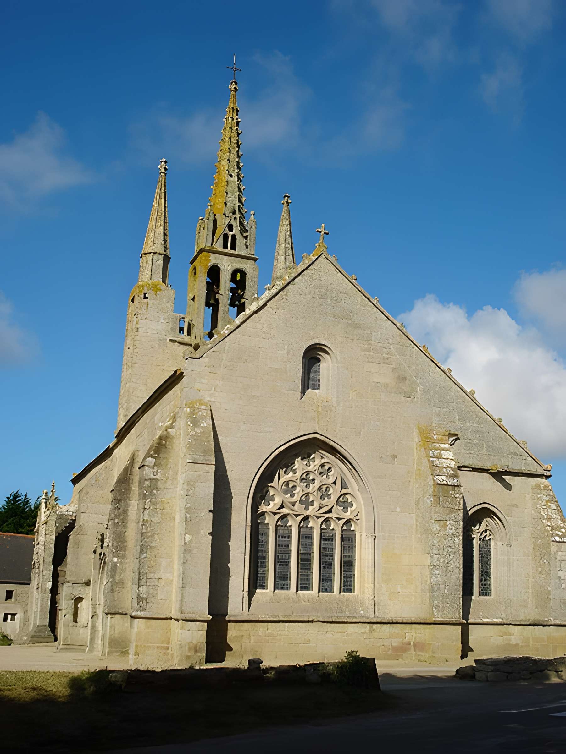 Calvaire et chapelle de Tronoën
