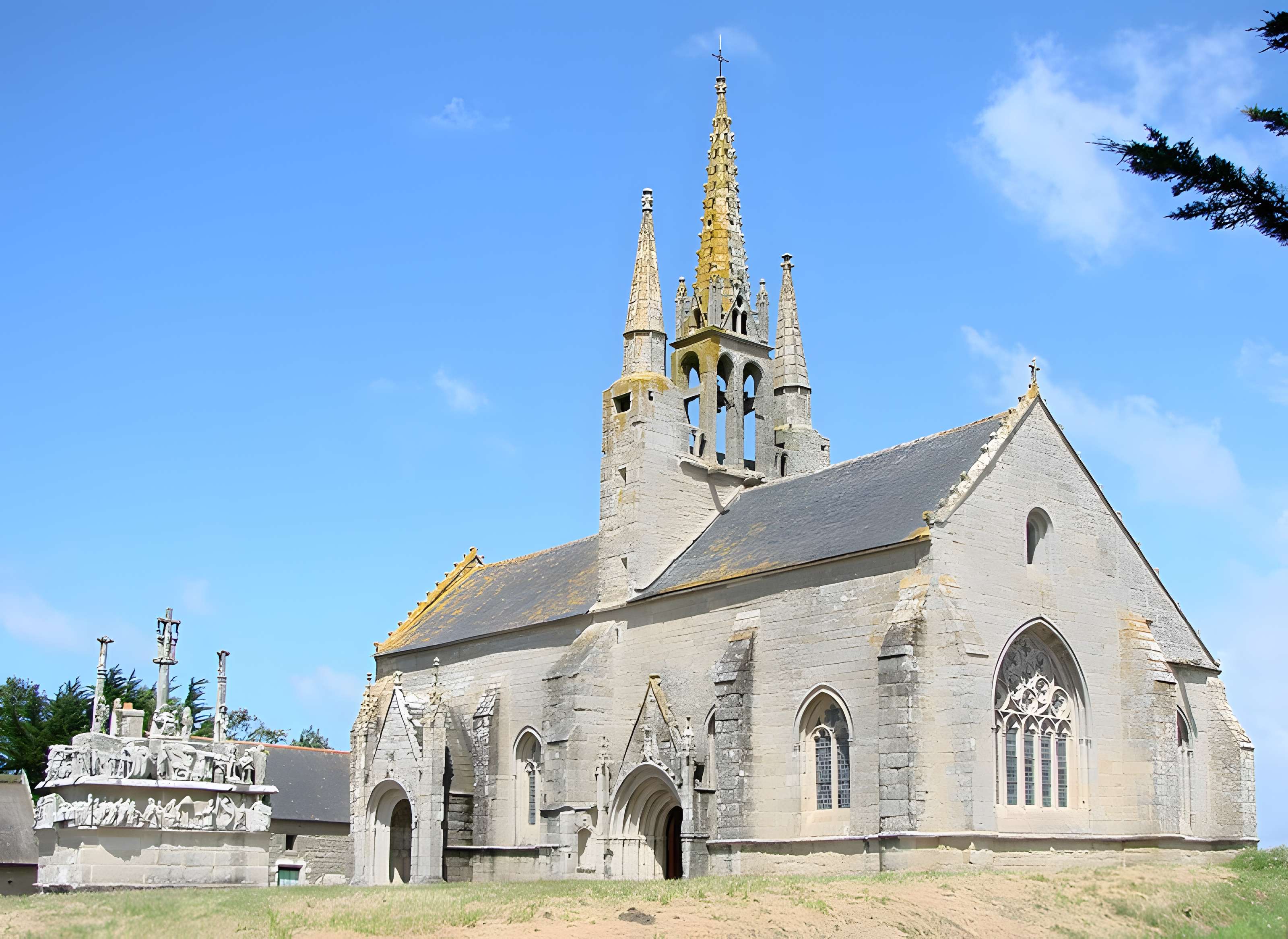 Calvaire et chapelle de Tronoën