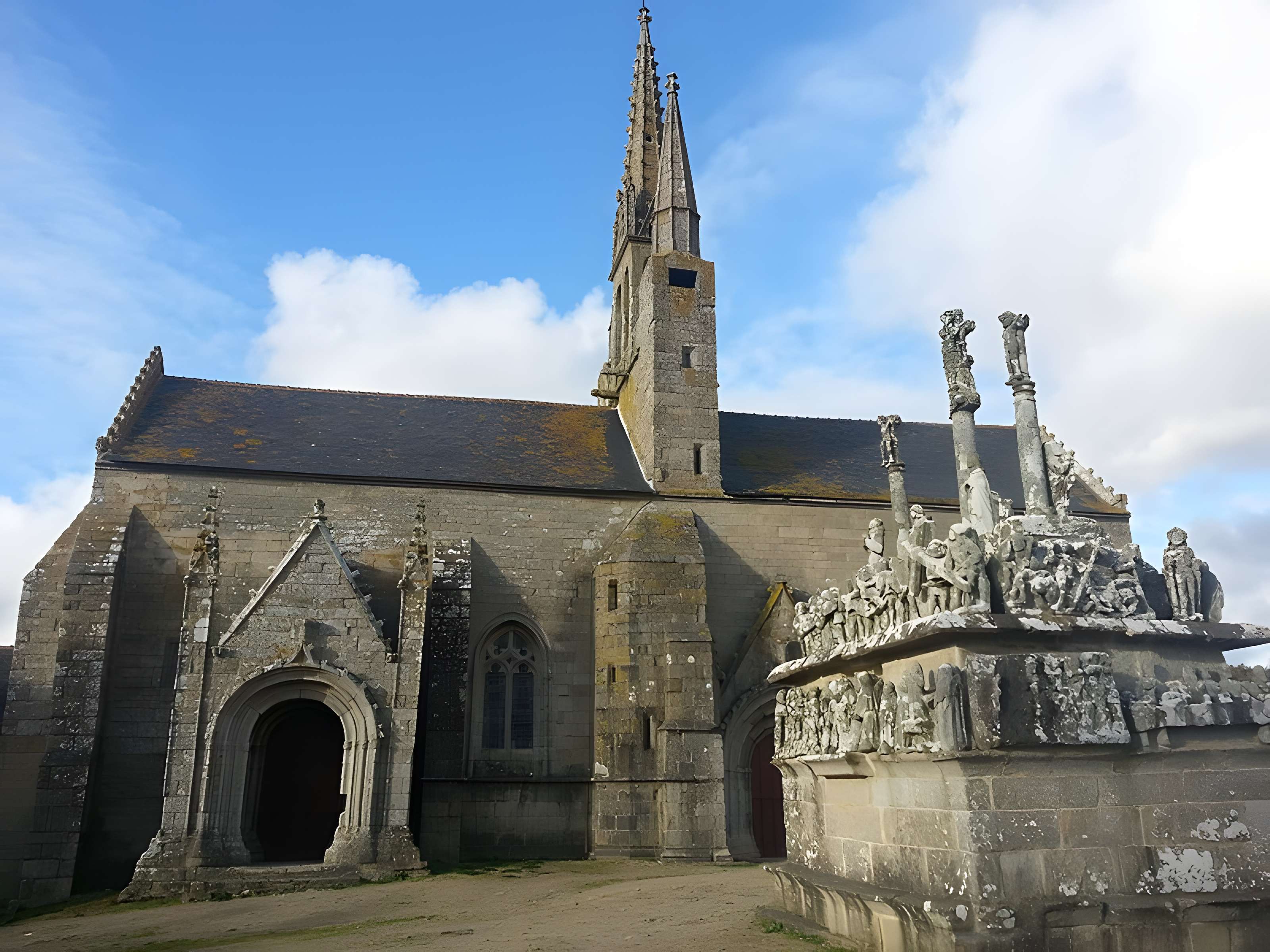 Calvaire et chapelle de Tronoën