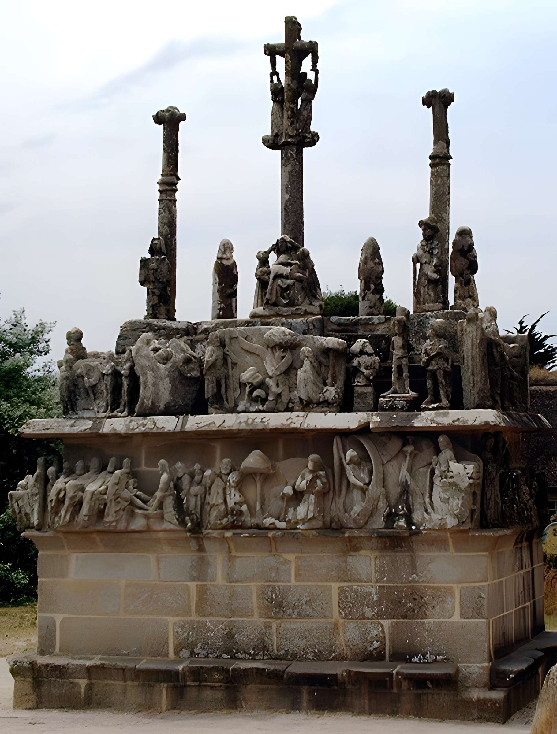 Calvaire et chapelle de Tronoën