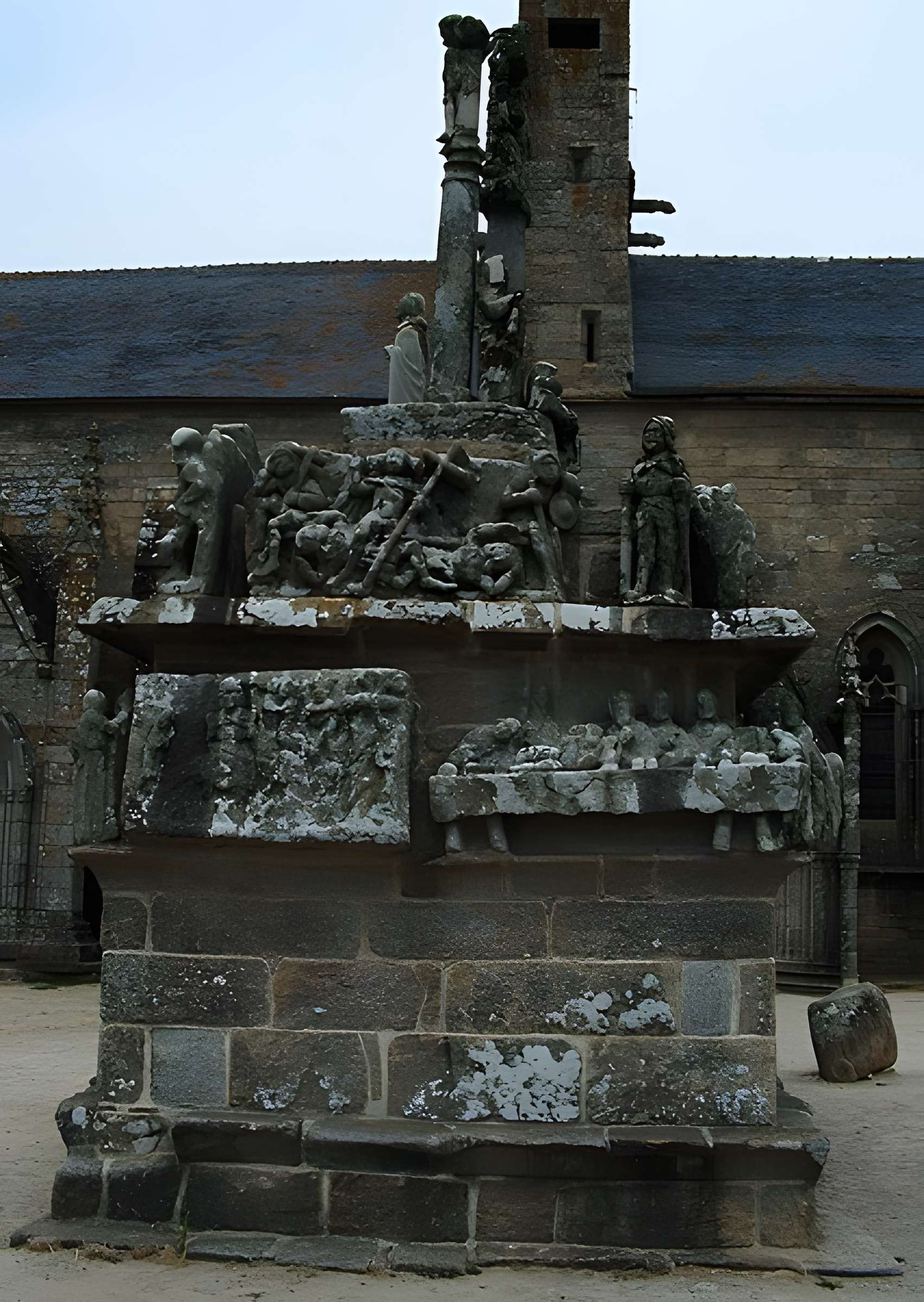 Calvaire et chapelle de Tronoën