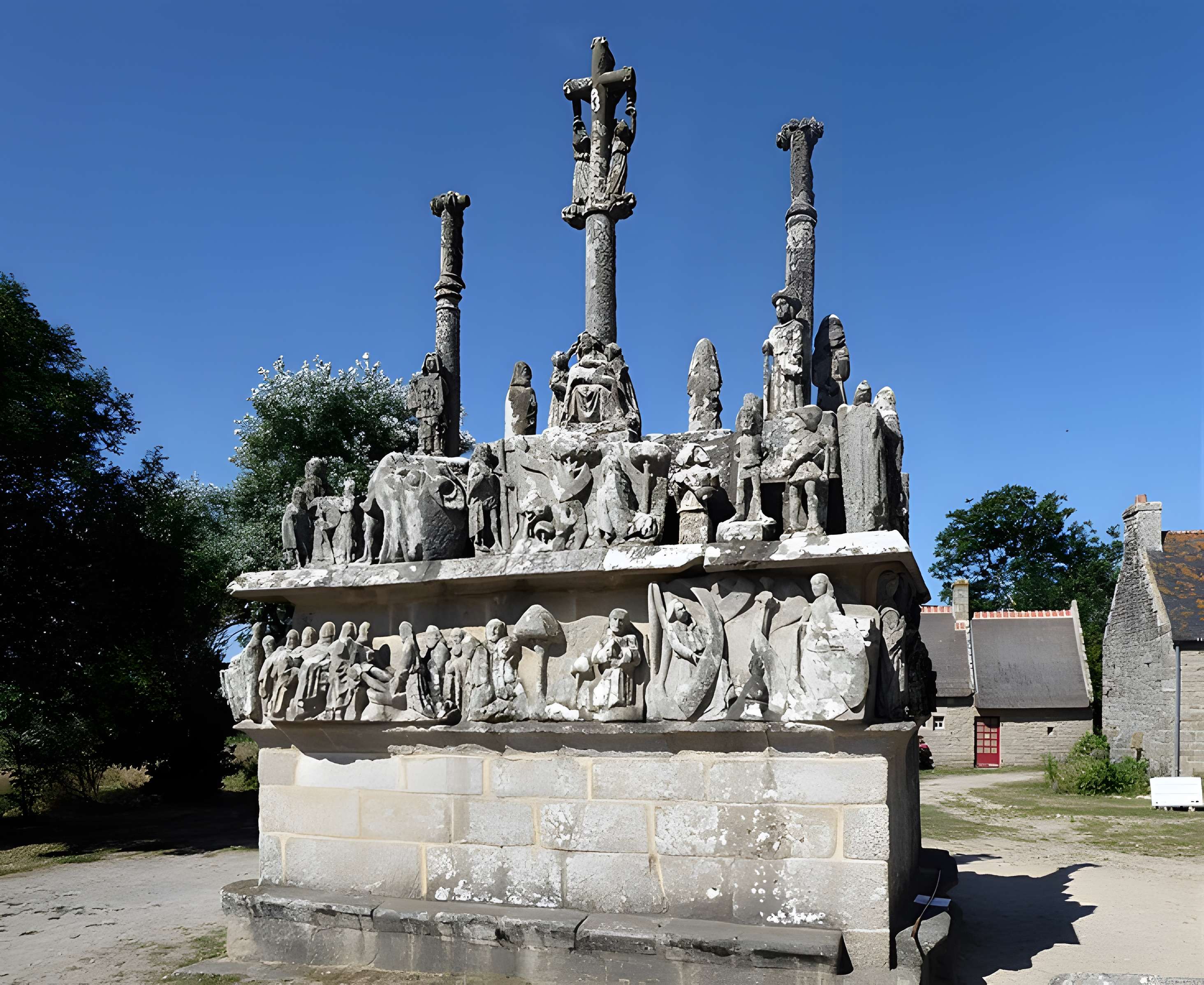 Calvaire et chapelle de Tronoën