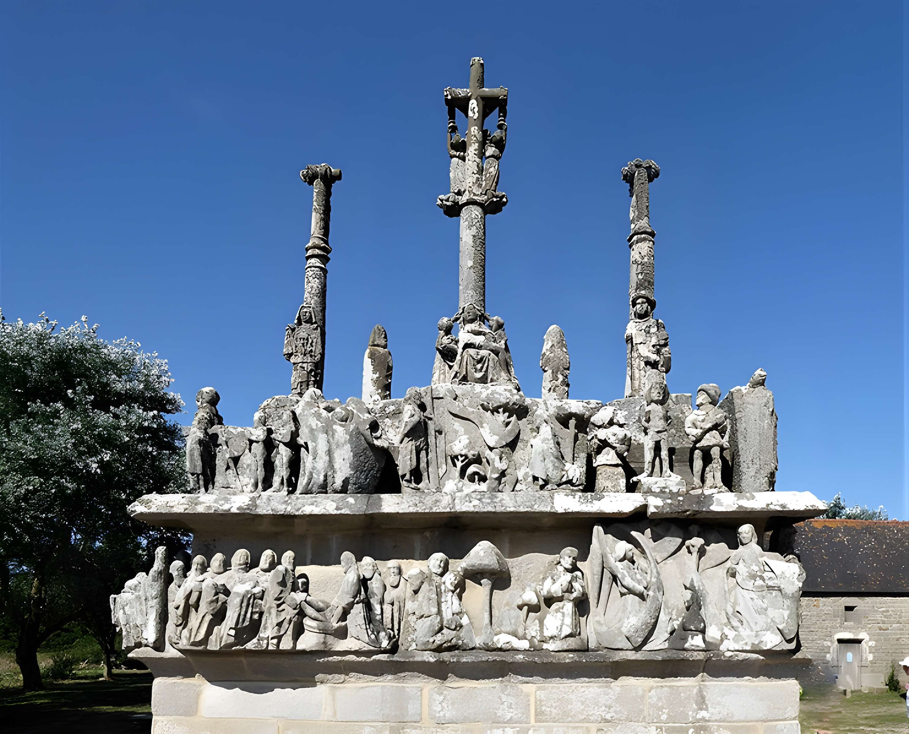 Calvaire et chapelle de Tronoën