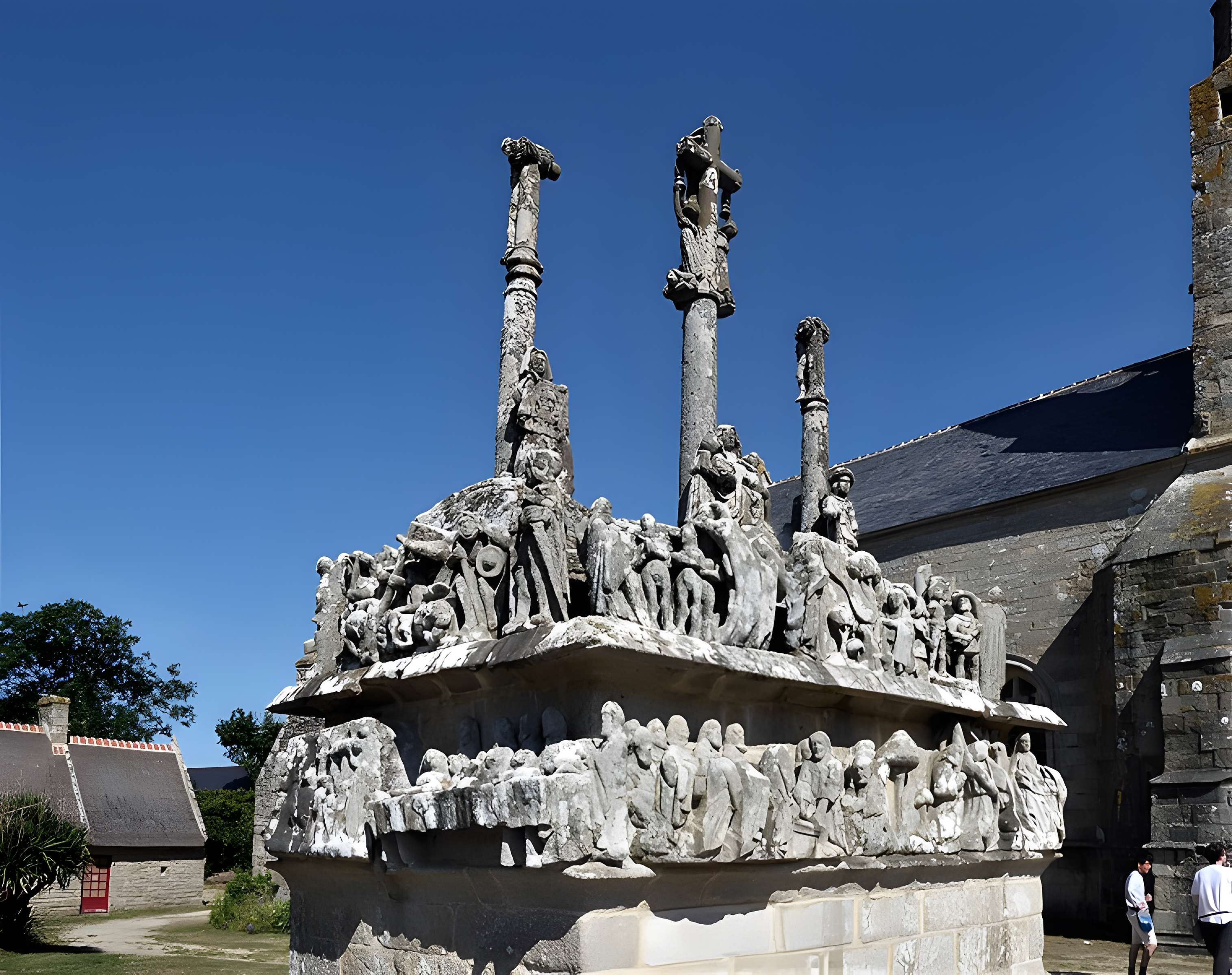 Calvaire et chapelle de Tronoën