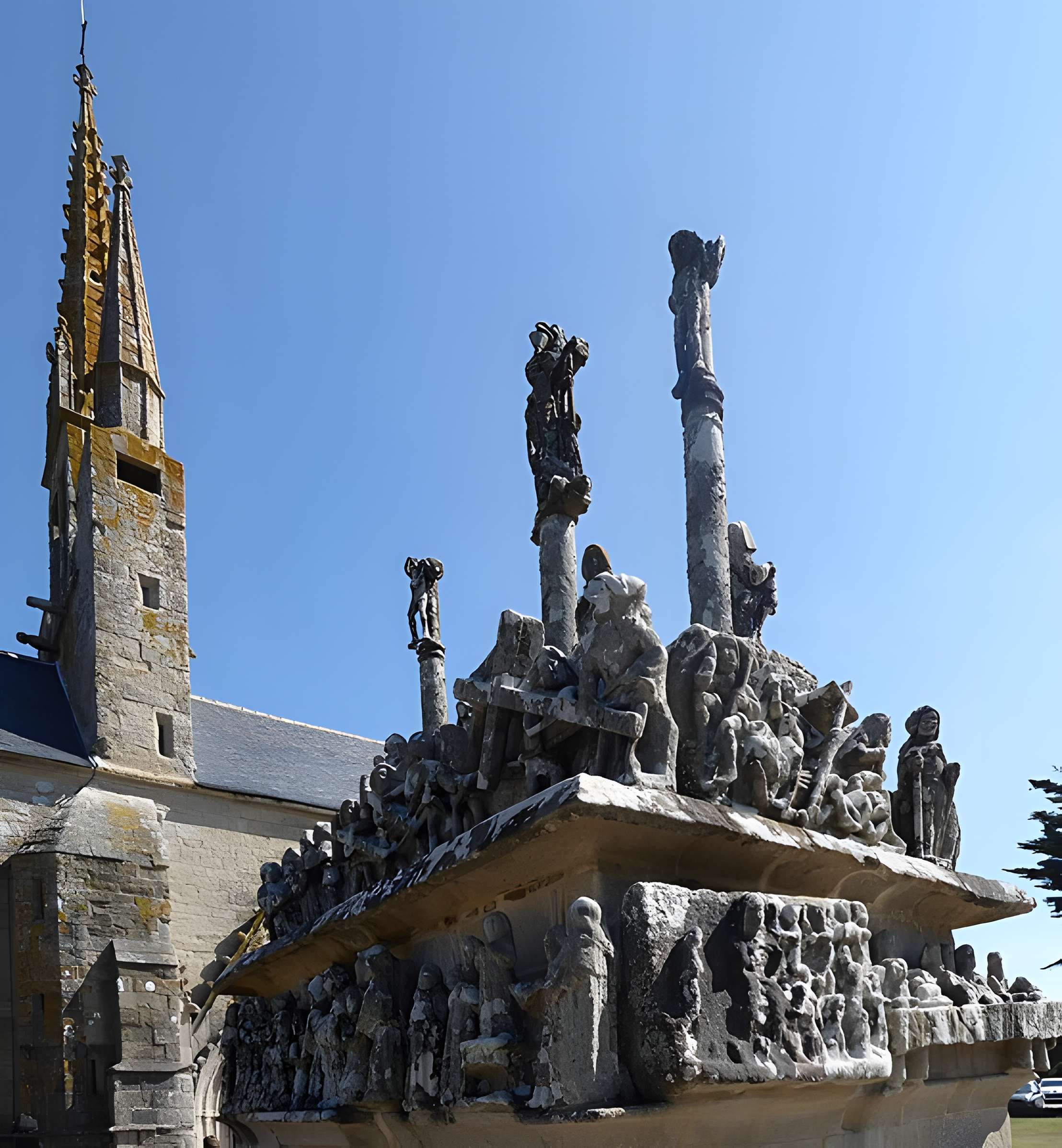 Calvaire et chapelle de Tronoën