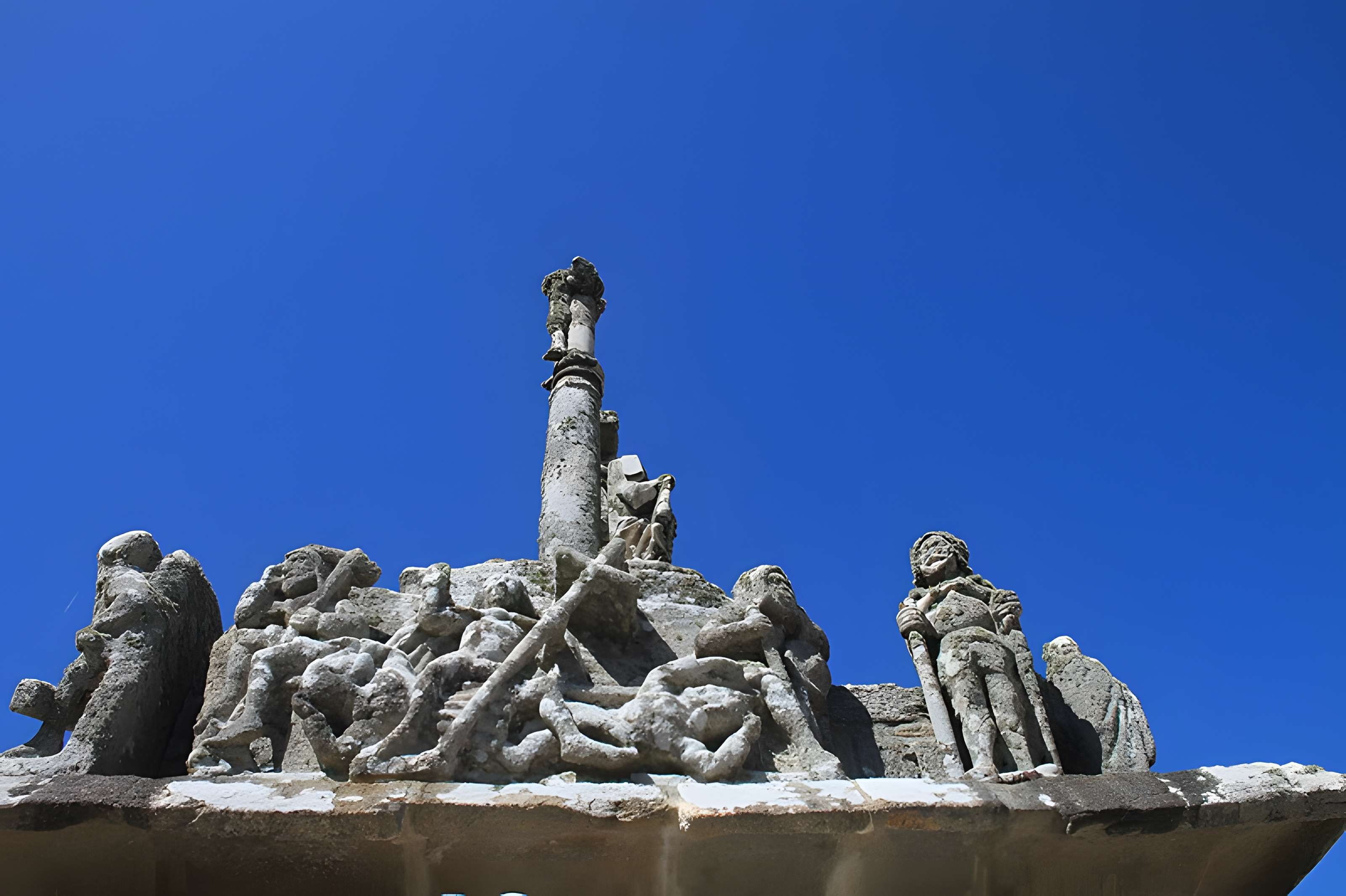 Calvaire et chapelle de Tronoën