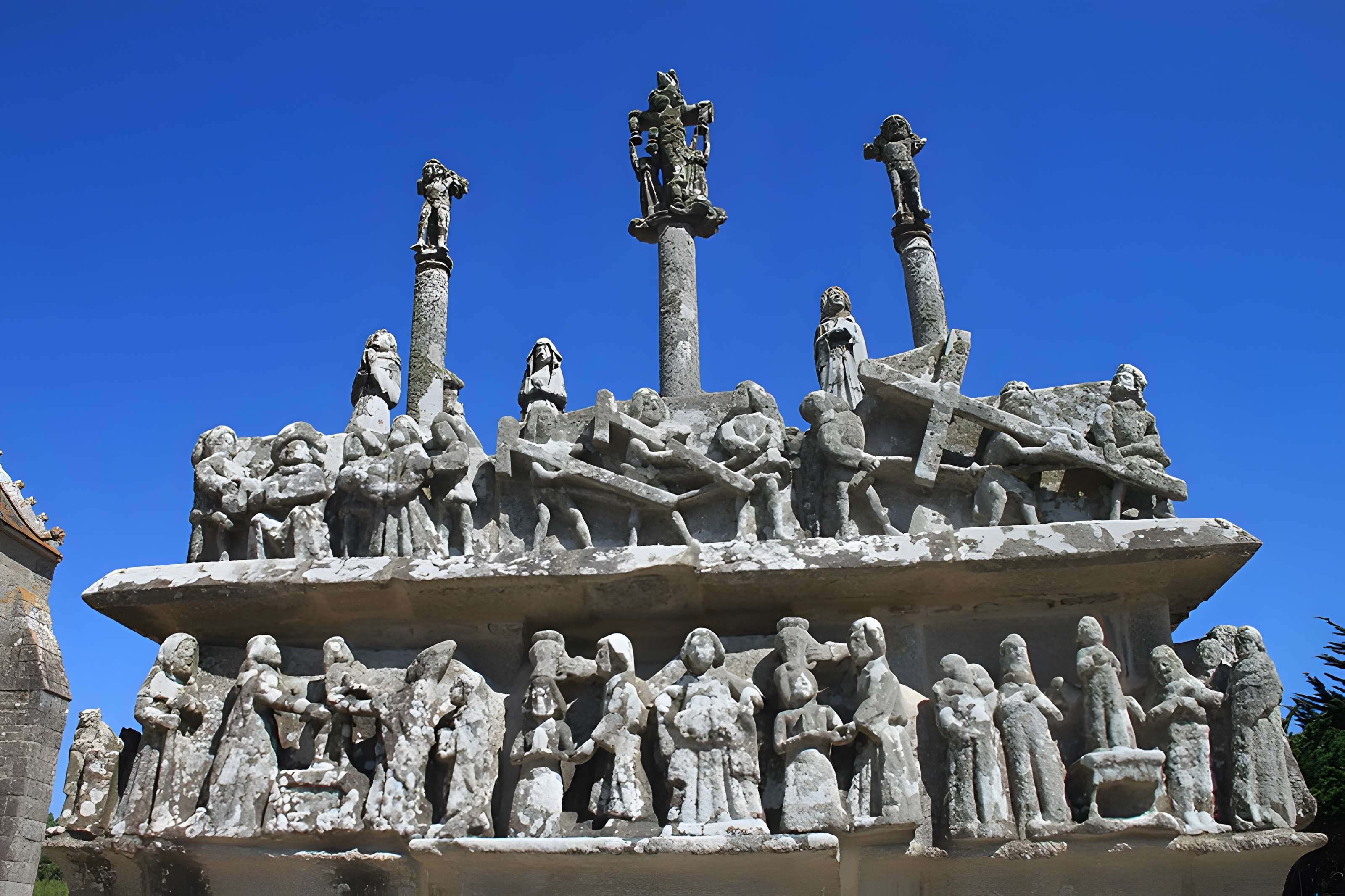 Calvaire et chapelle de Tronoën