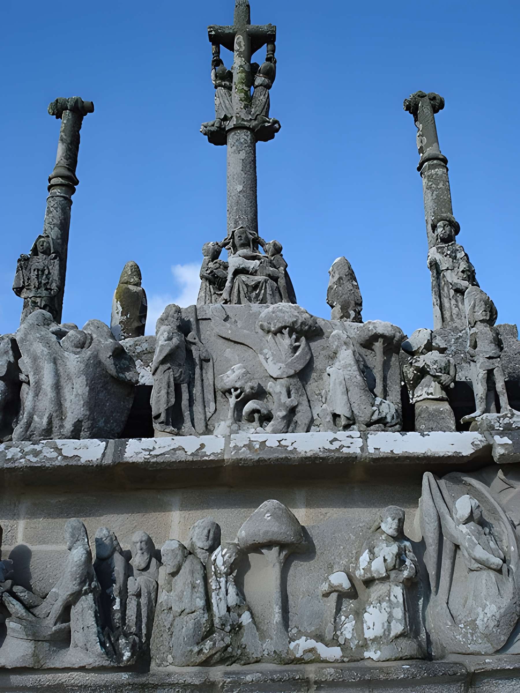 Calvaire et chapelle de Tronoën