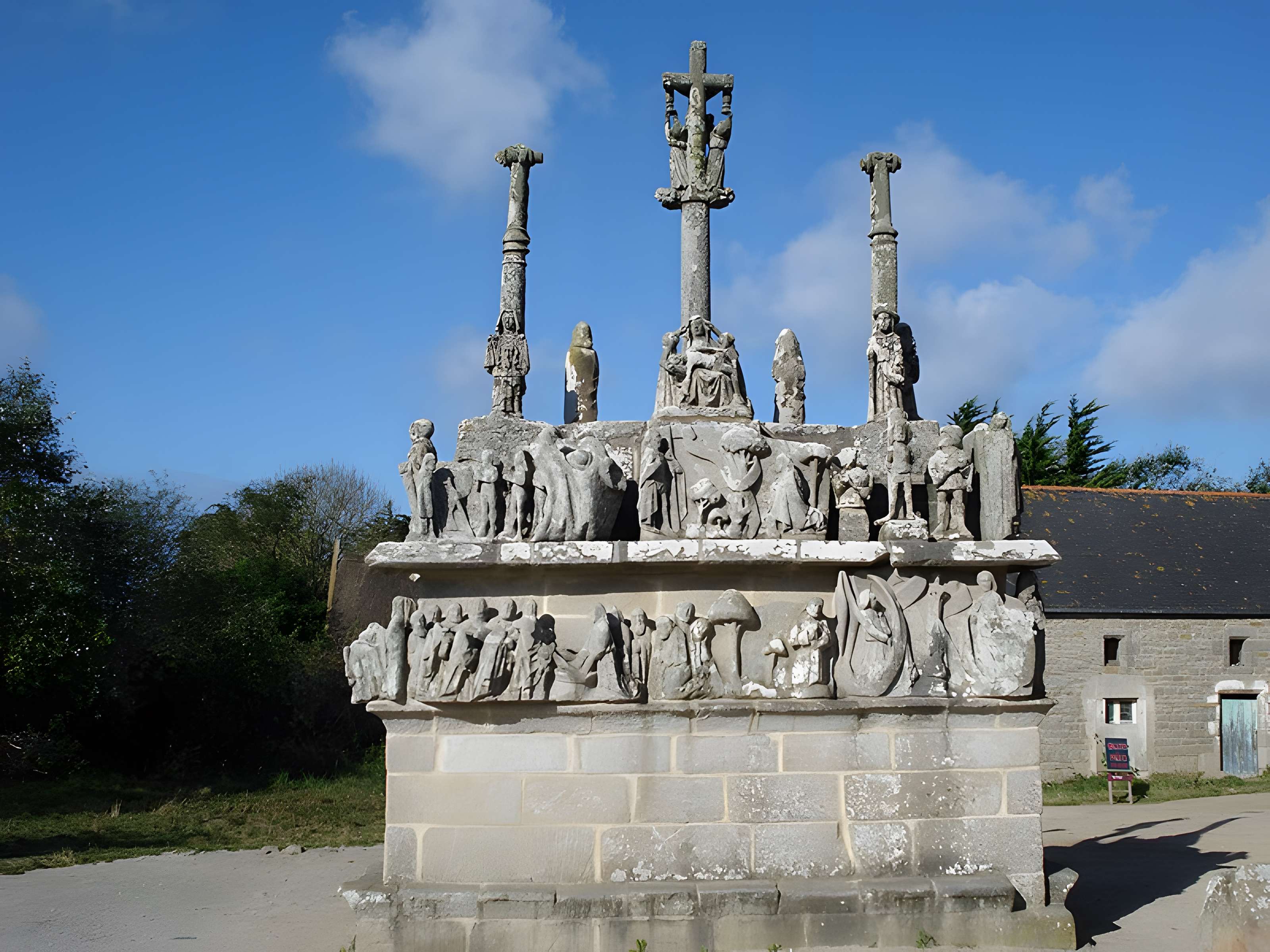 Calvaire et chapelle de Tronoën