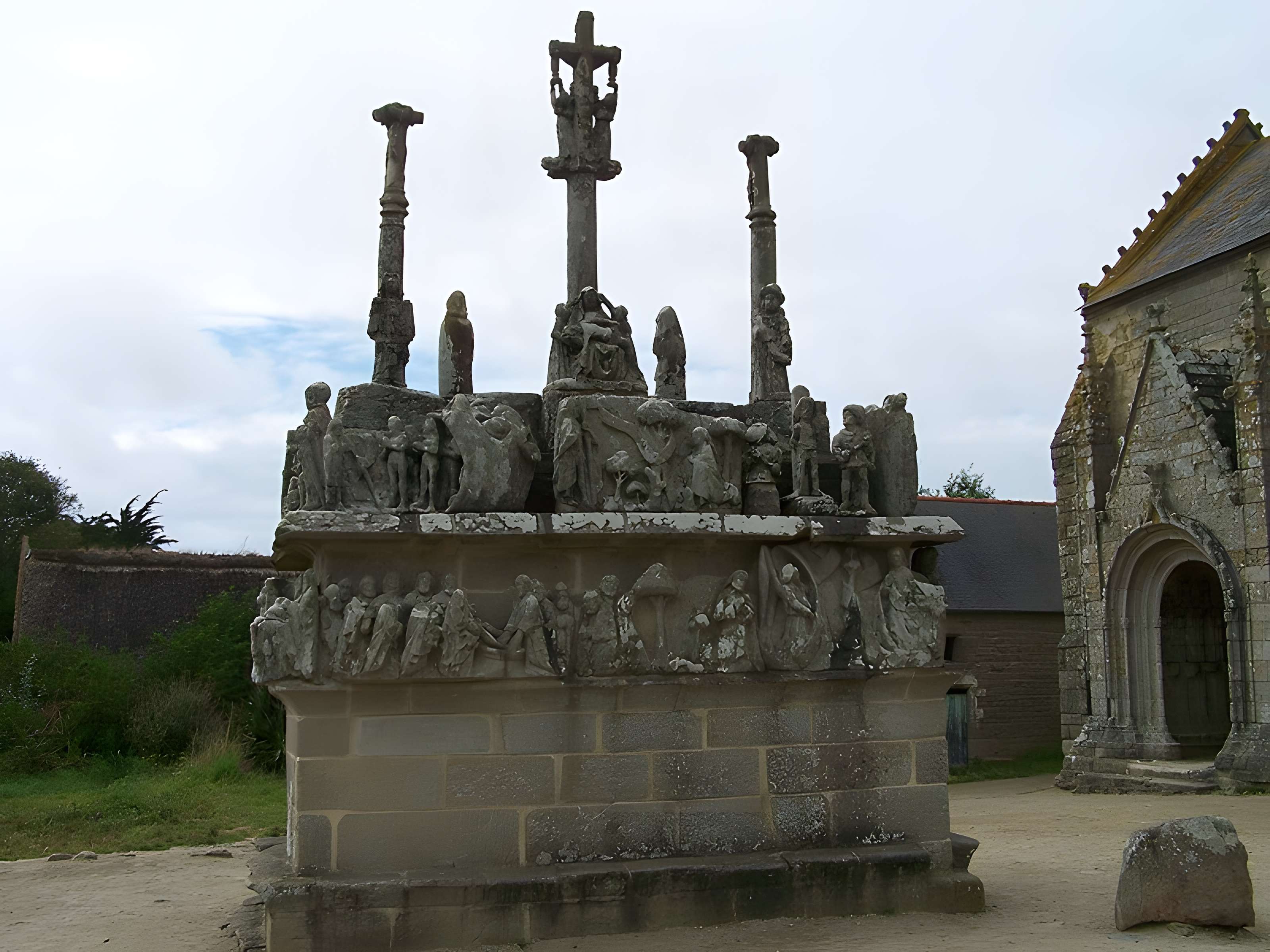 Calvaire et chapelle de Tronoën