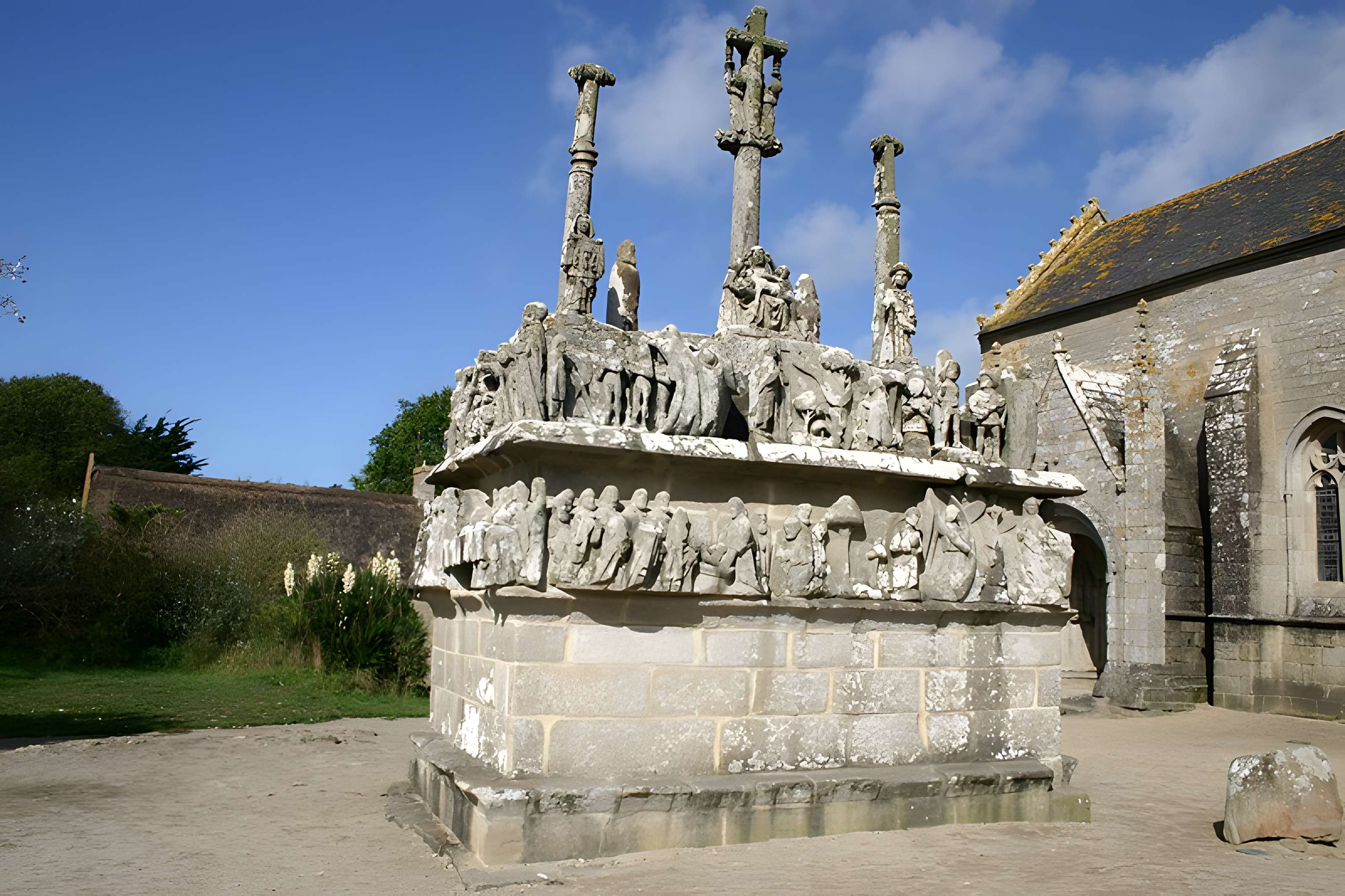 Calvaire et chapelle de Tronoën