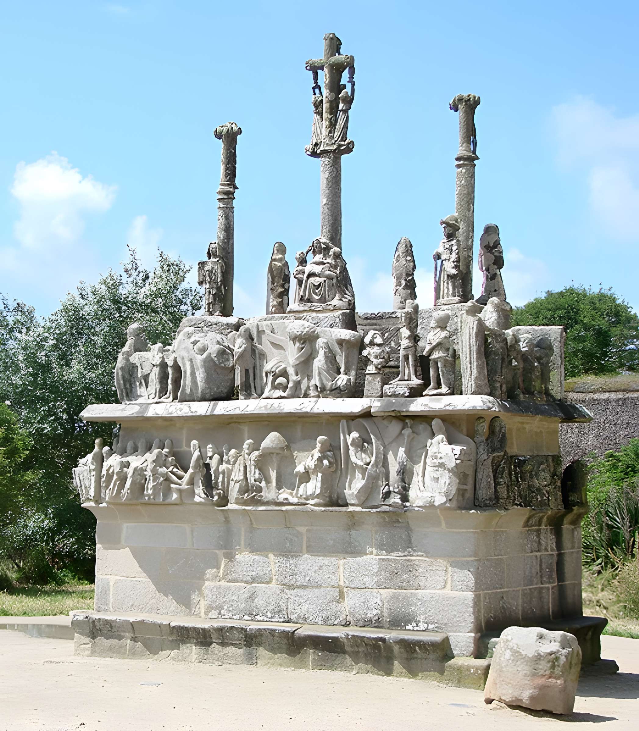 Calvaire et chapelle de Tronoën