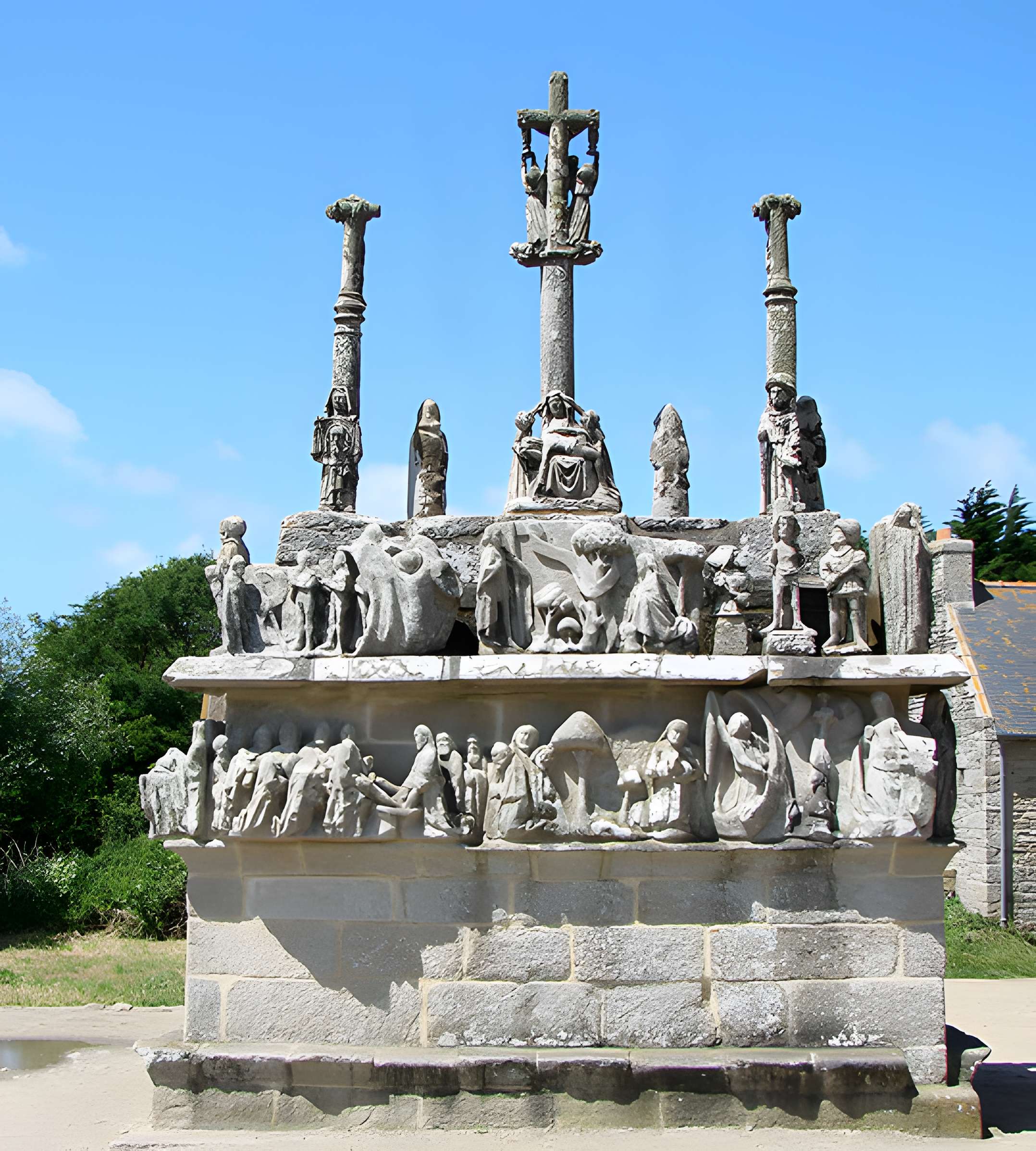 Calvaire et chapelle de Tronoën